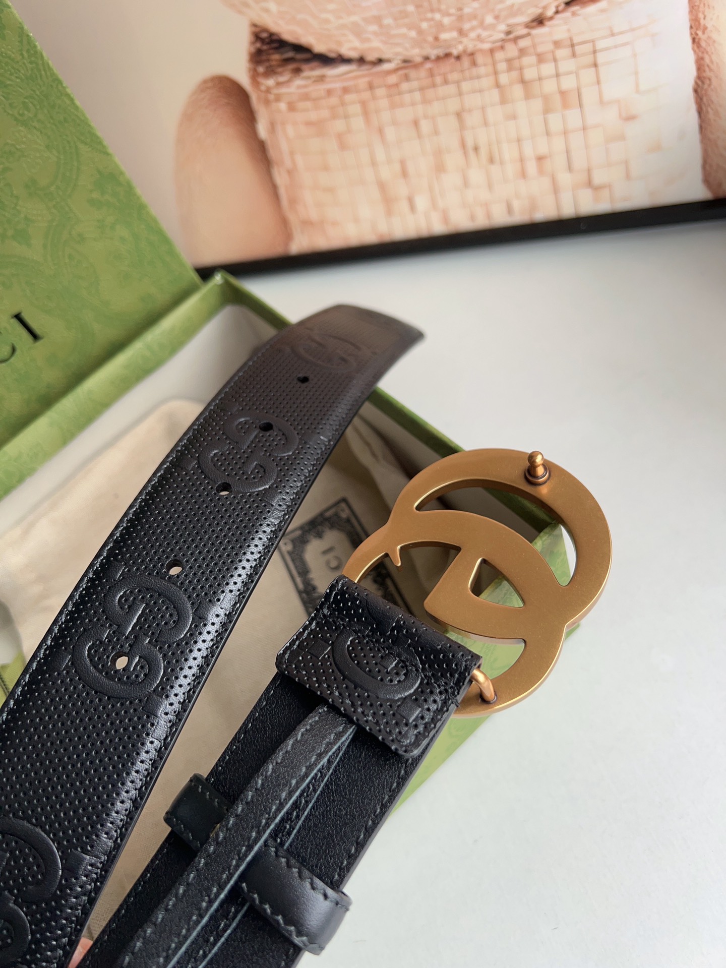 “GG 4.0 cm Fire Belt: Classic Style for Sophisticated Men with Gold Buttons” - 图片 4