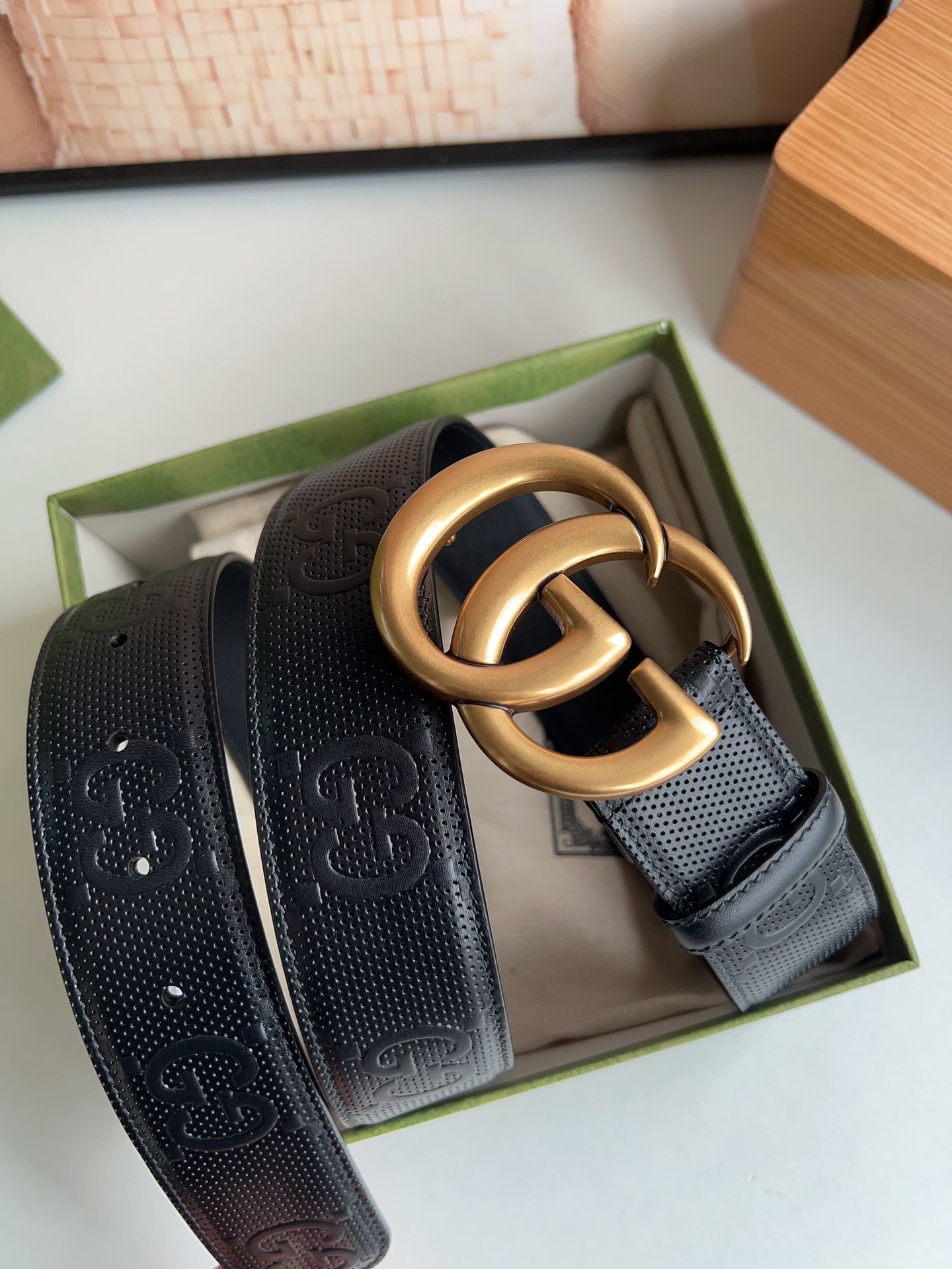 “GG 4.0 cm Fire Belt: Classic Style for Sophisticated Men with Gold Buttons” - 图片 3