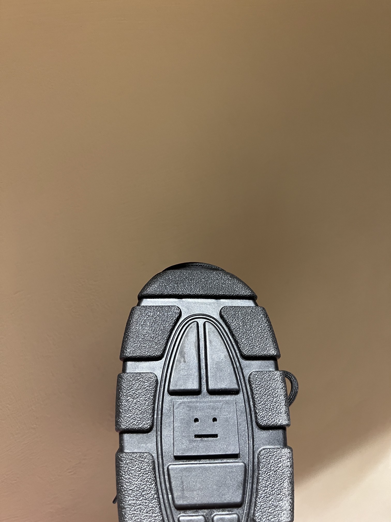 Top Edition Snow Boots: Acne Studios Winter Snack with Unique Shoelace Style - 图片 9