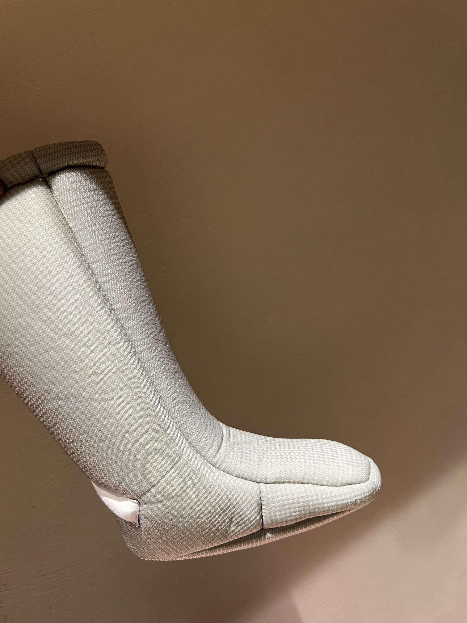 Acne Studios Snow Boots: Top Edition Winter Snack with Unique Shoelace Style - 图片 7