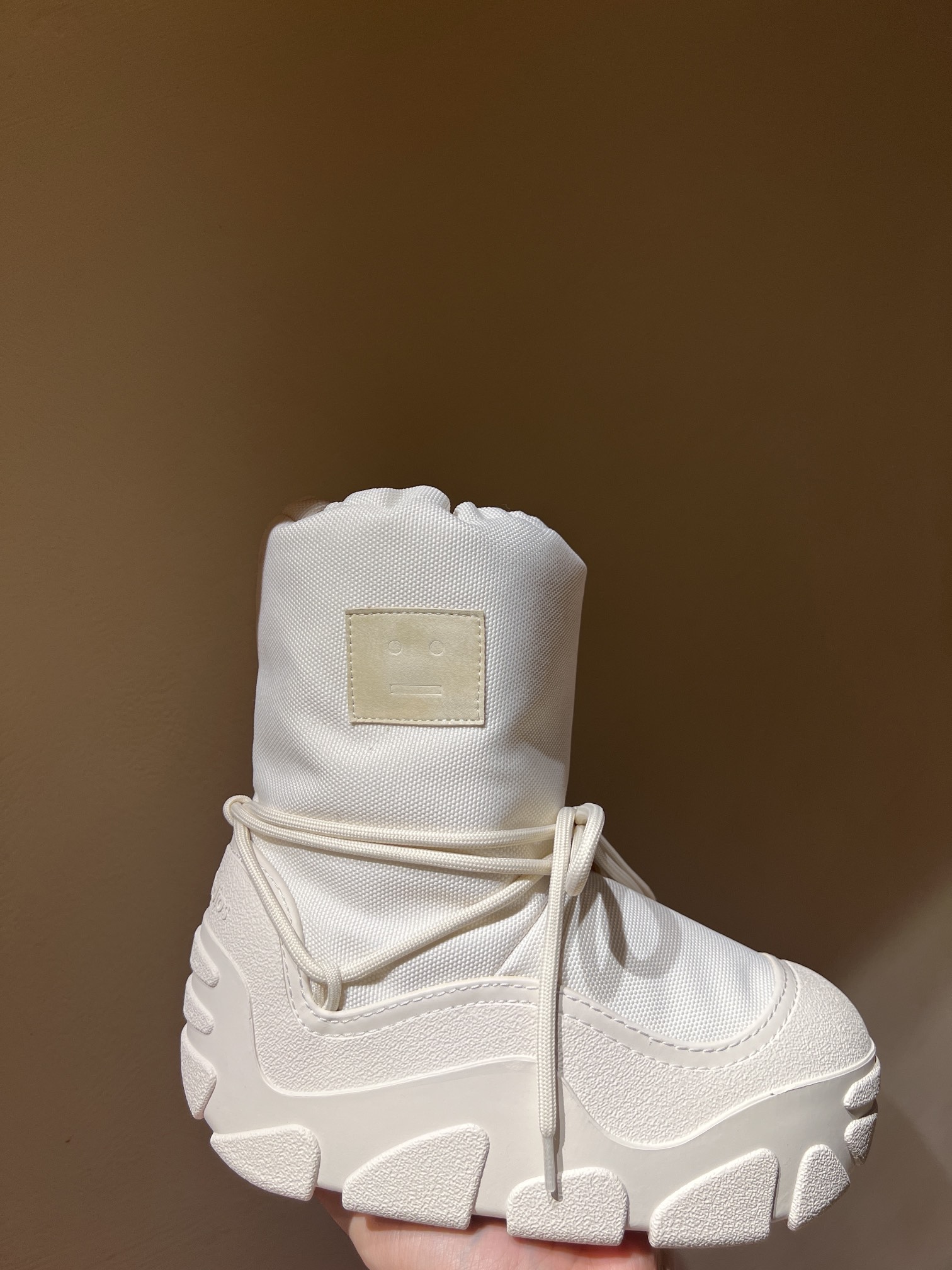 Acne Studios Snow Boots: Top Edition with Unique Shoelace Style and Comfort. - 图片 5