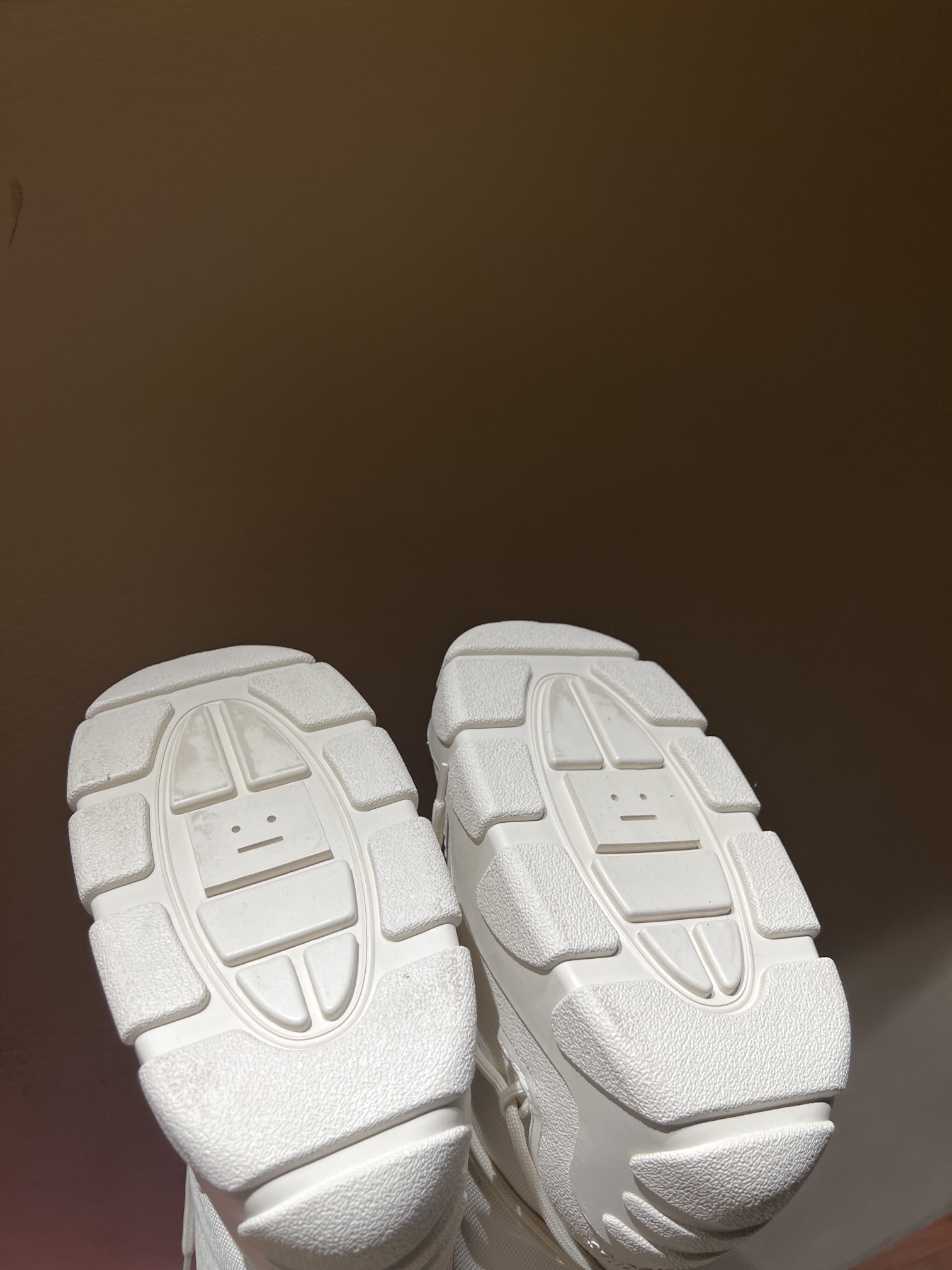 Acne Studios Snow Boots: Top Edition with Unique Shoelace Style and Comfort. - 图片 7