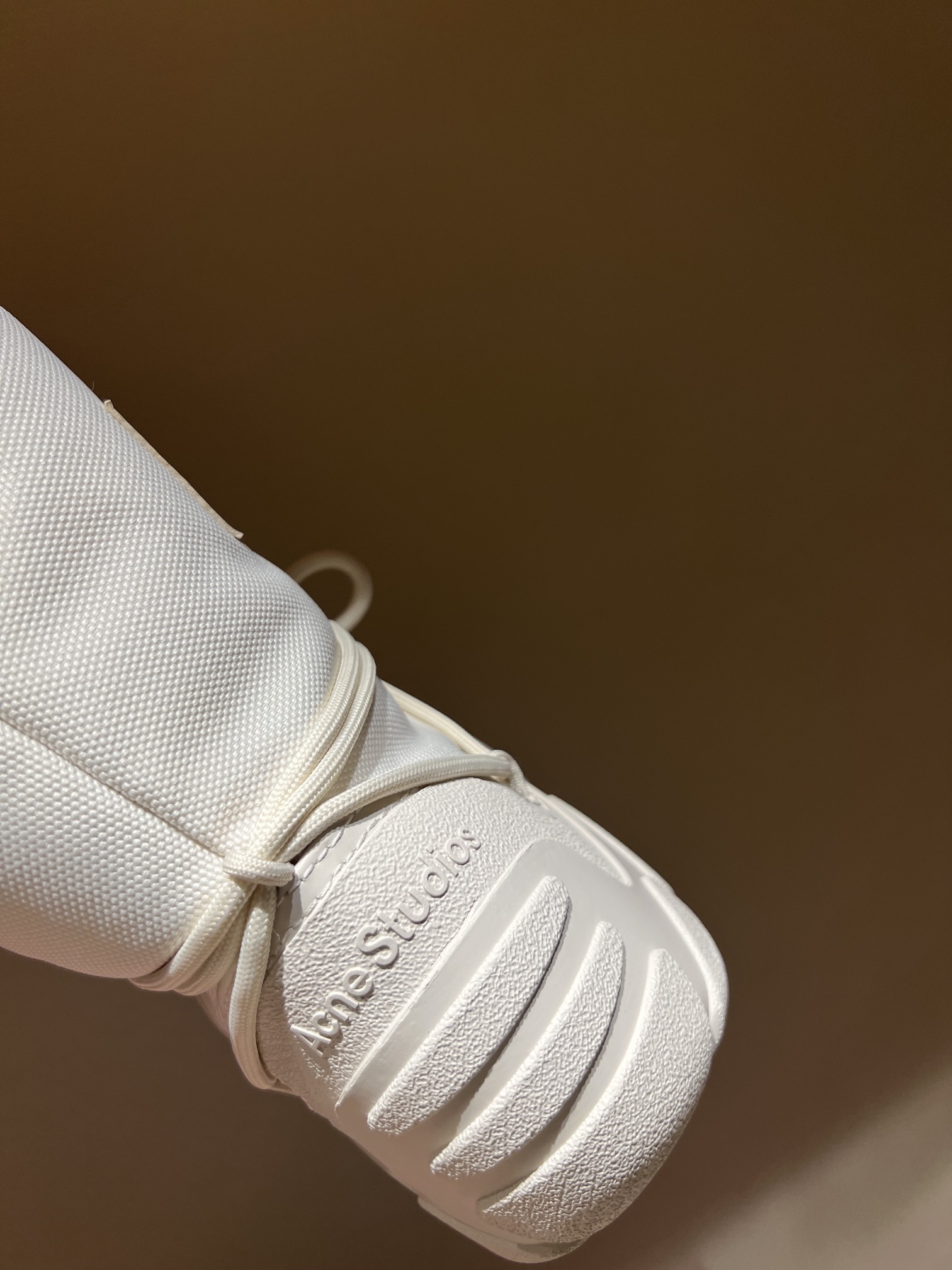 Acne Studios Snow Boots: Top Edition with Unique Shoelace Style and Comfort. - 图片 9