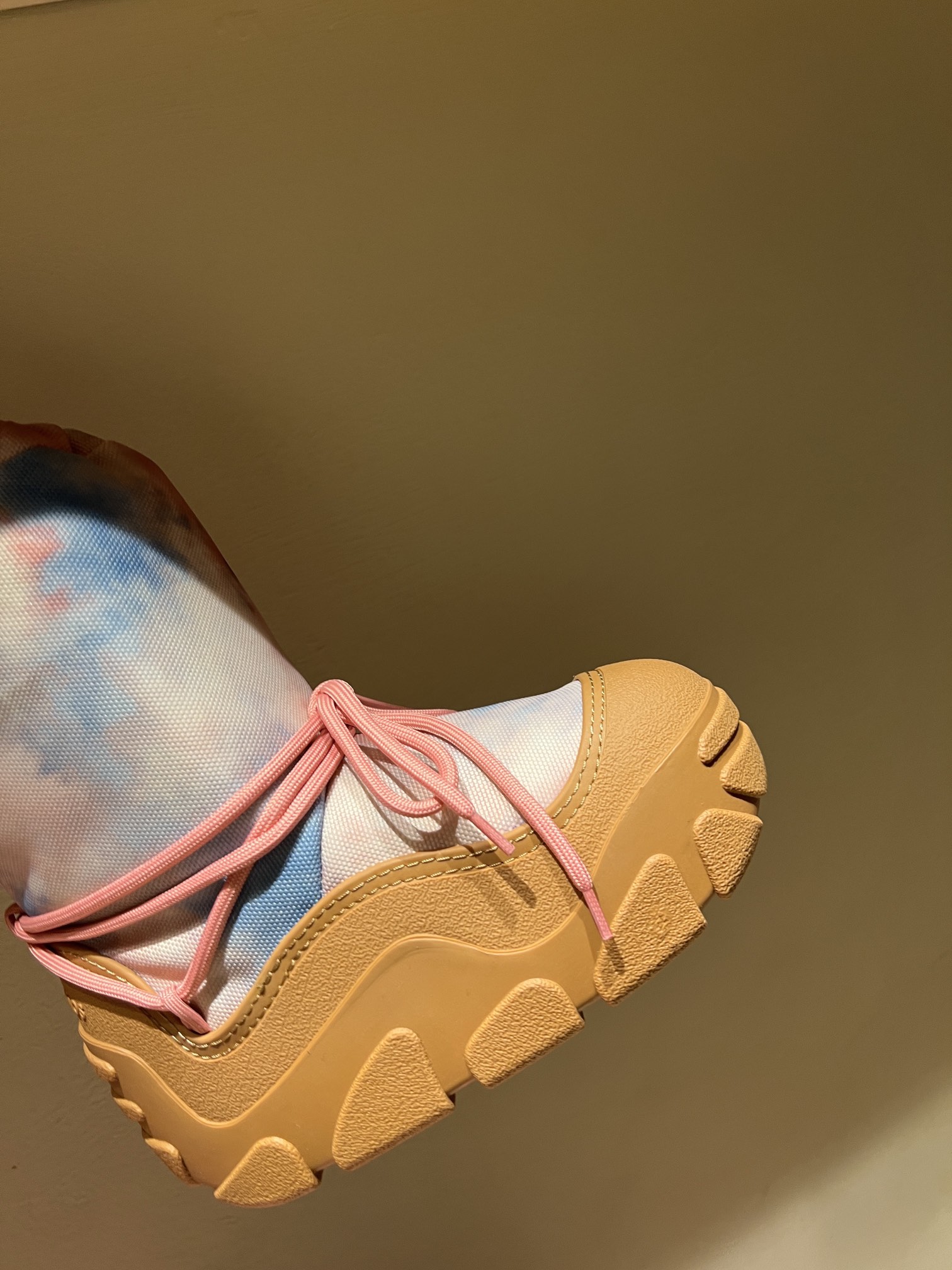 Acne Studios Snow Boots: Top Edition with Unique Shoelace Style and Comfortable Wool Lining - 图片 5