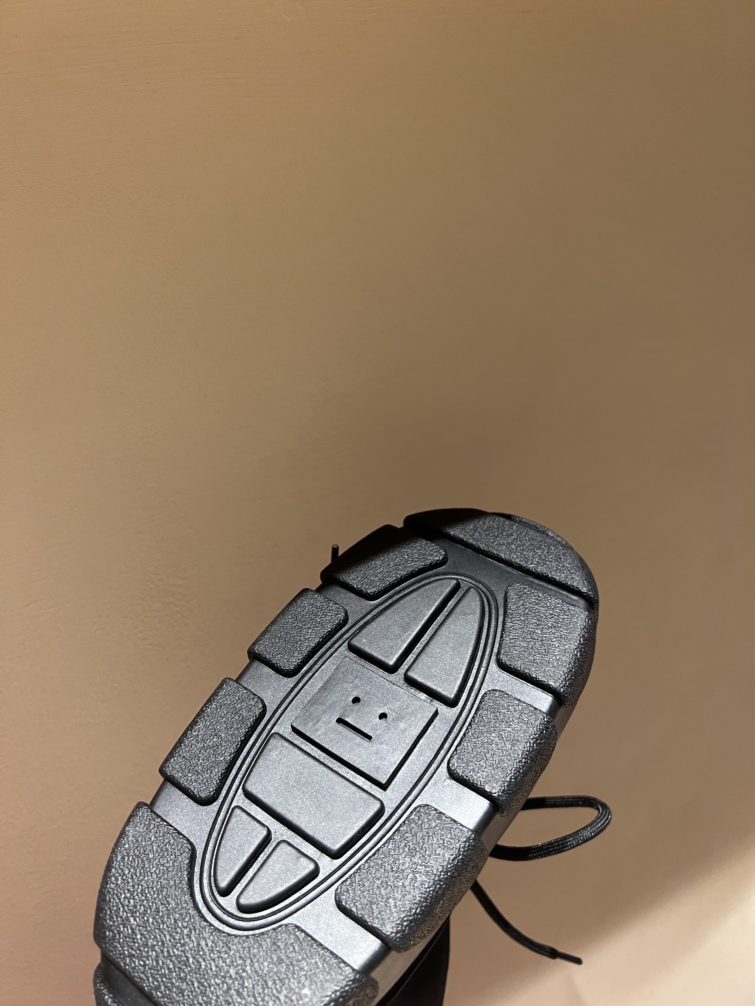 Acne Studios Snow Boots: Top Edition with Unique Design and Comfort Features - 图片 9