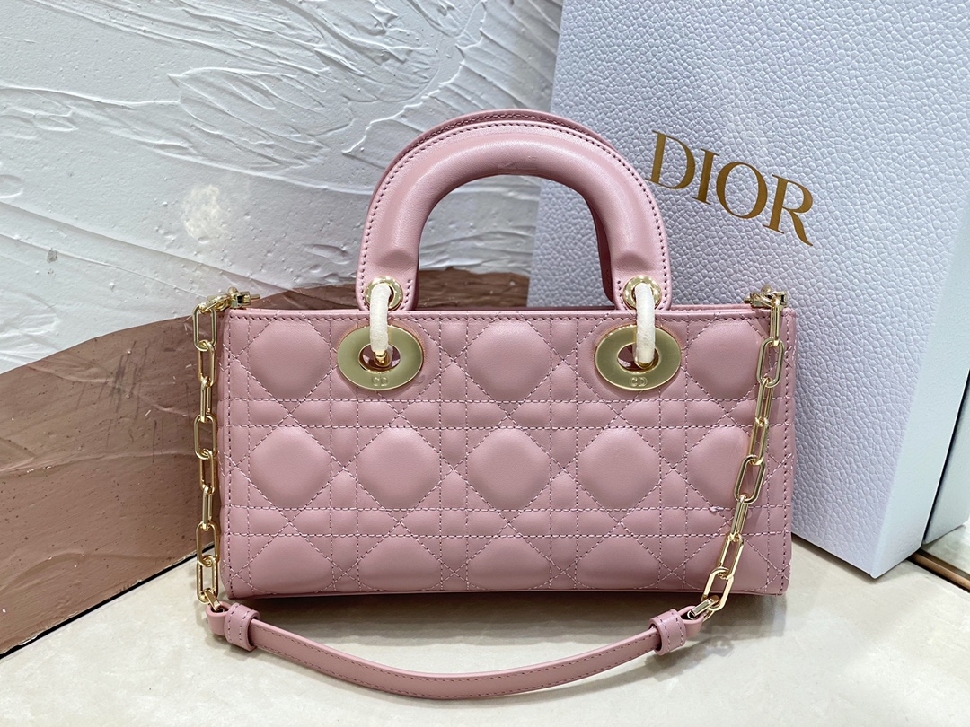 迪奥Dior顶级进口原厂羊皮横款戴妃包️小号LADYD-JOY手袋️复古粉羊皮革藤格纹这款LadyD-J