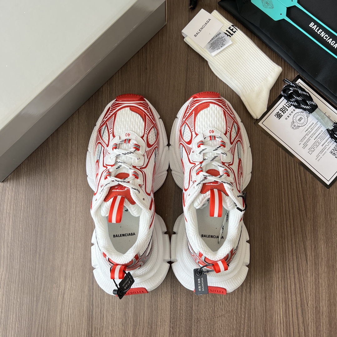 Balenciaga Balenciaga Phantom Sneaker 巴黎世家全新十代潮流跑鞋 在延续 Track Trainer 户外轮廓和复杂鞋面结构的同时