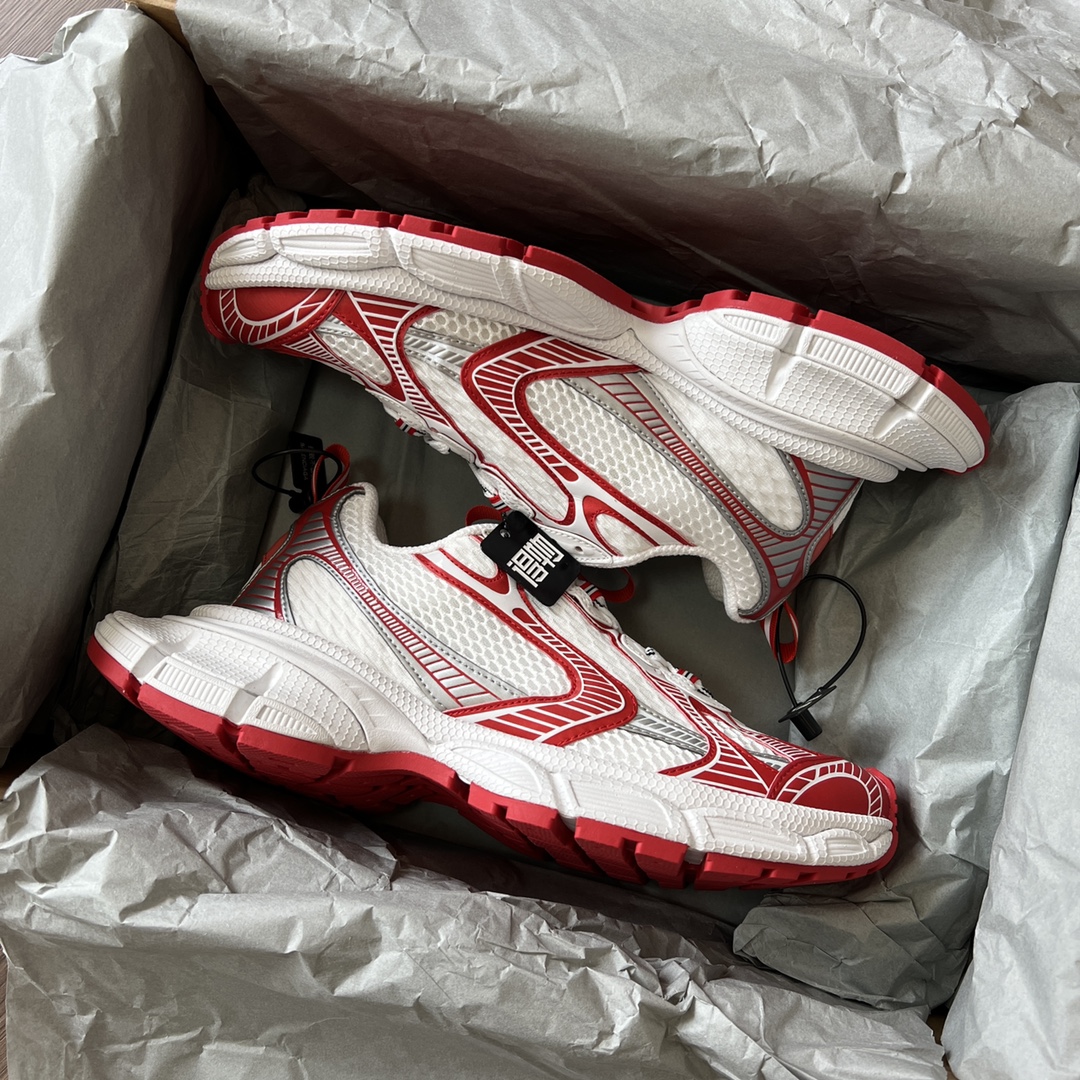 Balenciaga Balenciaga Phantom Sneaker 巴黎世家全新十代潮流跑鞋 在延续 Track Trainer 户外轮廓和复杂鞋面结构的同时
