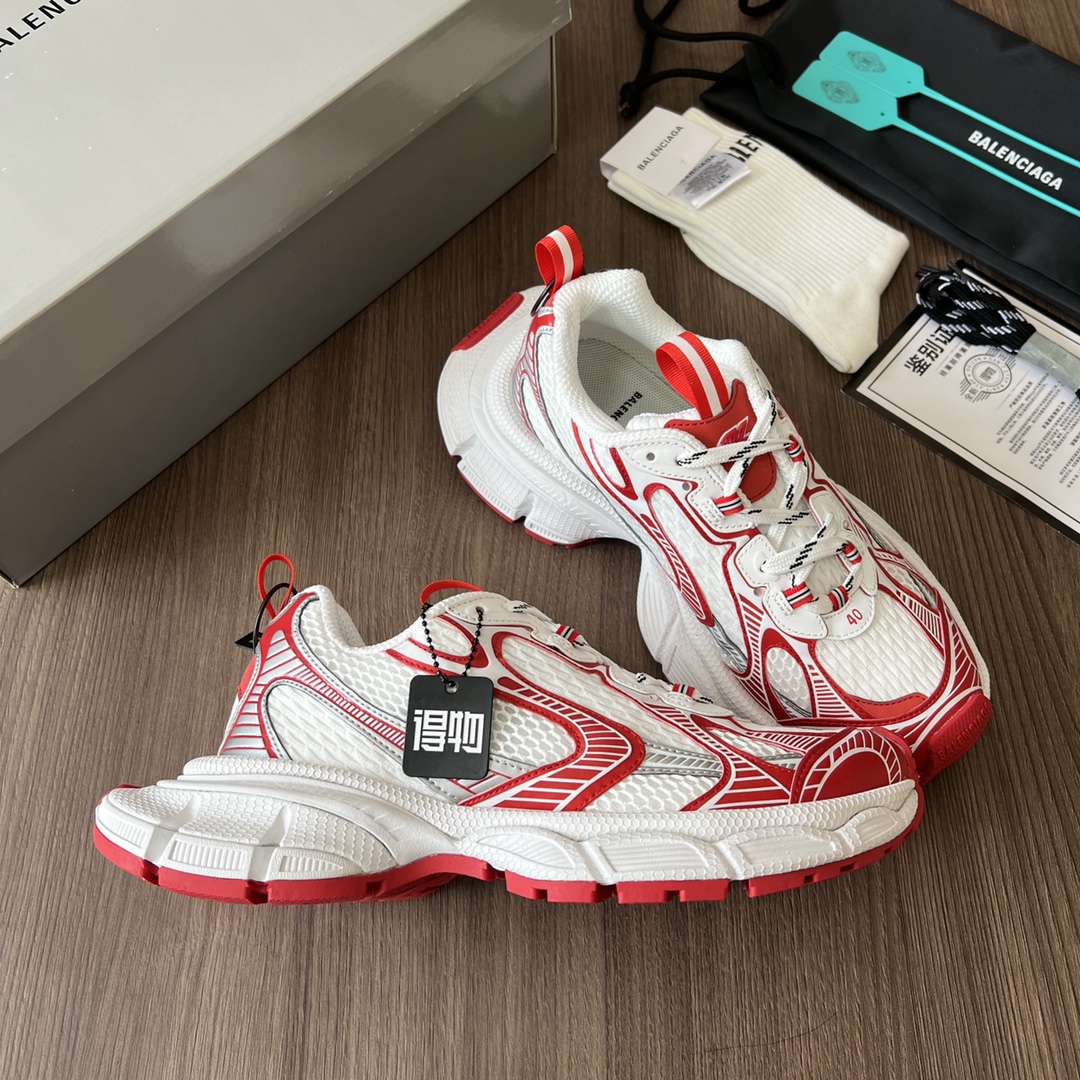 Balenciaga Balenciaga Phantom Sneaker 巴黎世家全新十代潮流跑鞋 在延续 Track Trainer 户外轮廓和复杂鞋面结构的同时