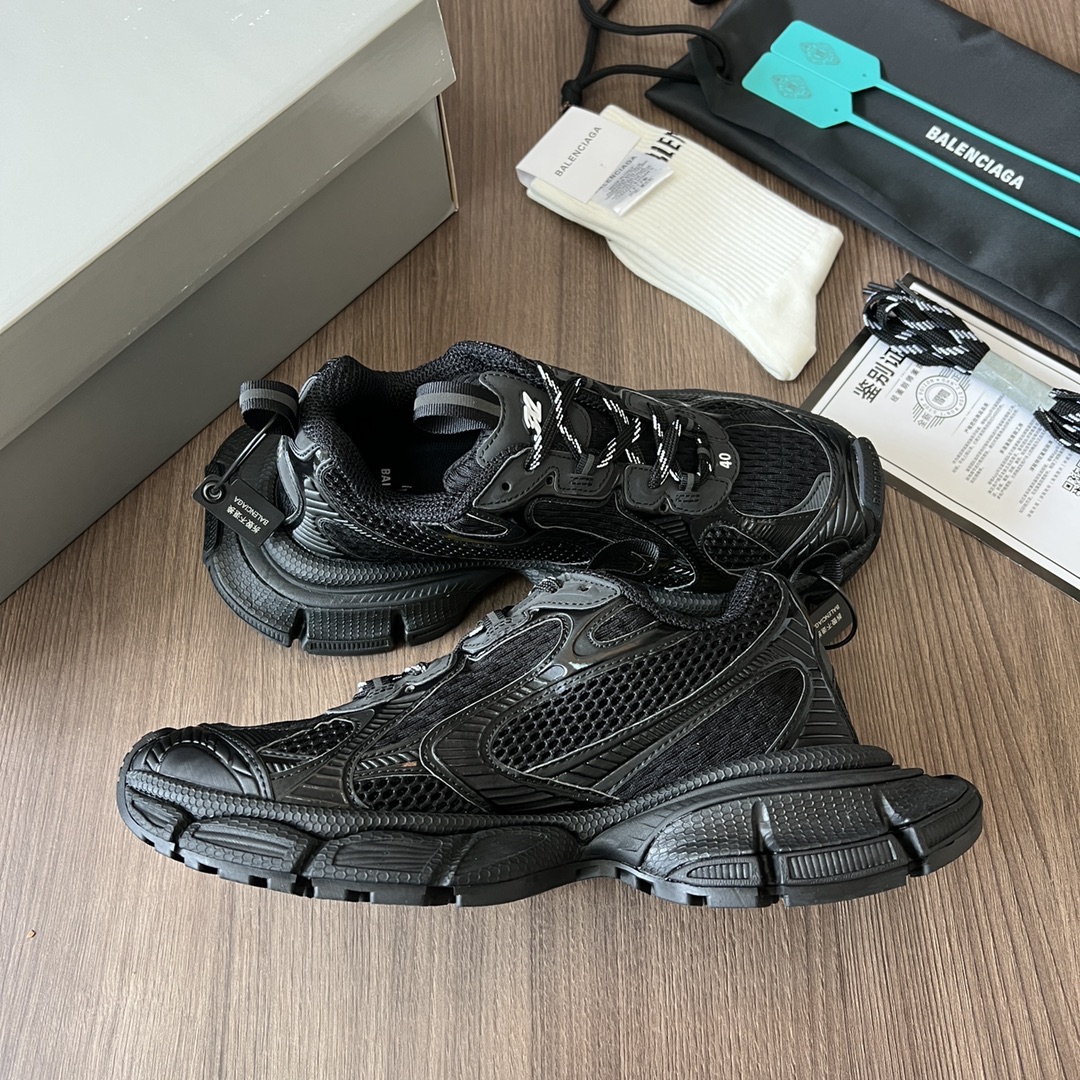 Balenciaga Balenciaga Phantom Sneaker 巴黎世家全新十代潮流跑鞋 在延续 Track Trainer 户外轮廓和复杂鞋面结构的同时