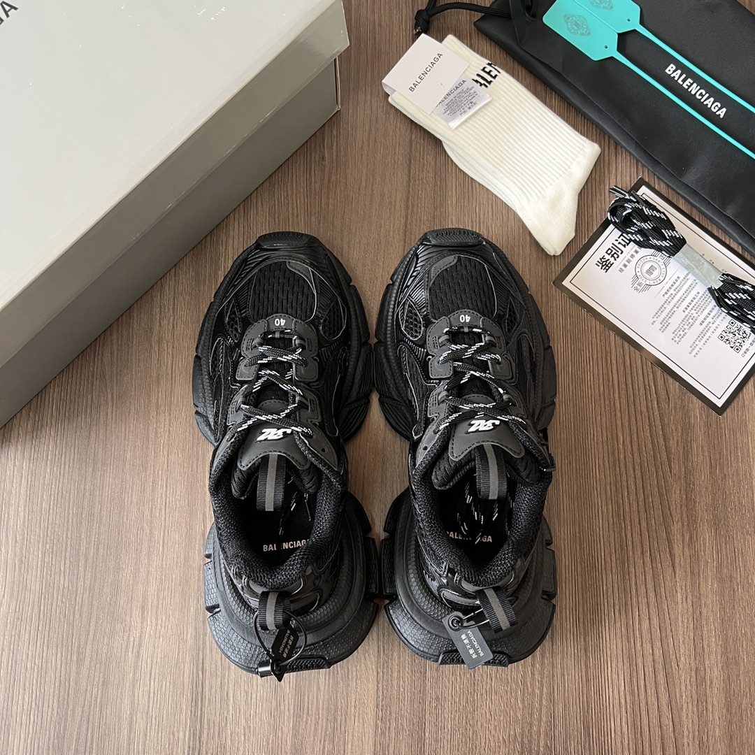 Balenciaga Balenciaga Phantom Sneaker 巴黎世家全新十代潮流跑鞋 在延续 Track Trainer 户外轮廓和复杂鞋面结构的同时