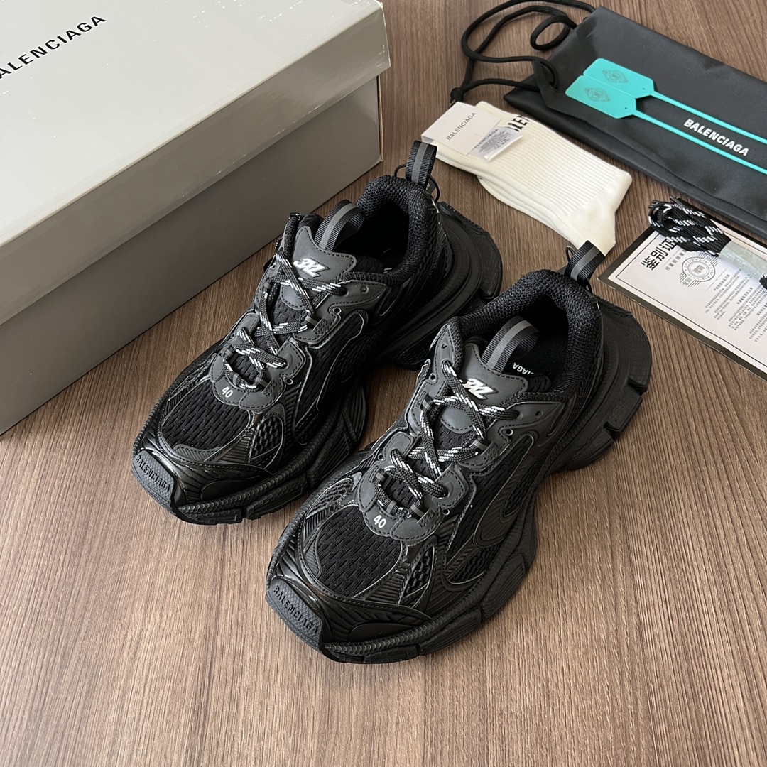 Balenciaga Balenciaga Phantom Sneaker 巴黎世家全新十代潮流跑鞋 在延续 Track Trainer 户外轮廓和复杂鞋面结构的同时