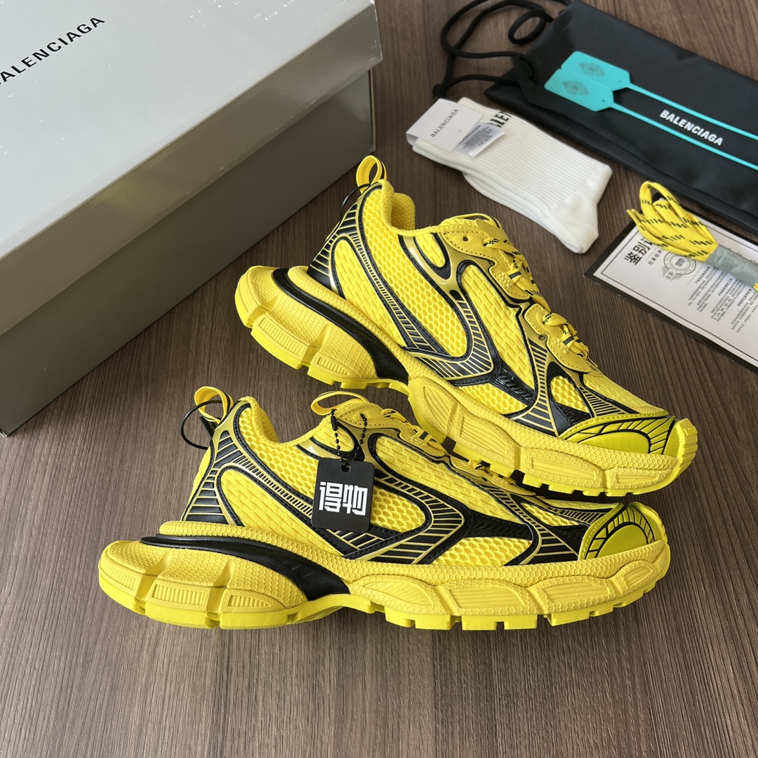 Balenciaga Balenciaga Phantom Sneaker 巴黎世家全新十代潮流跑鞋 在延续 Track Trainer 户外轮廓和复杂鞋面结构的同时