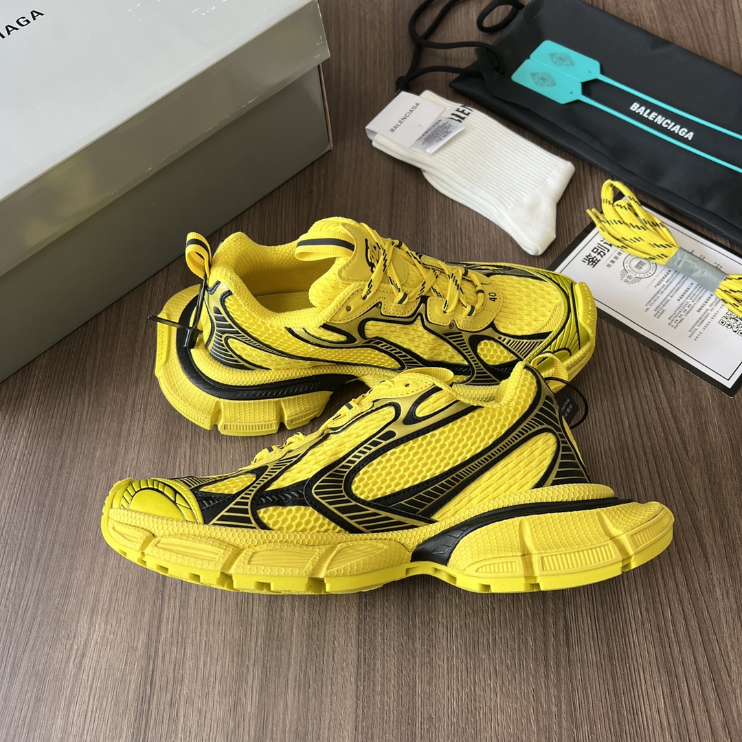 Balenciaga Balenciaga Phantom Sneaker 巴黎世家全新十代潮流跑鞋 在延续 Track Trainer 户外轮廓和复杂鞋面结构的同时
