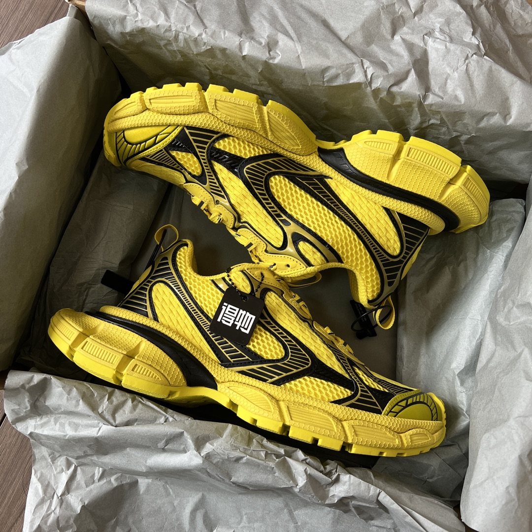 Balenciaga Balenciaga Phantom Sneaker 巴黎世家全新十代潮流跑鞋 在延续 Track Trainer 户外轮廓和复杂鞋面结构的同时