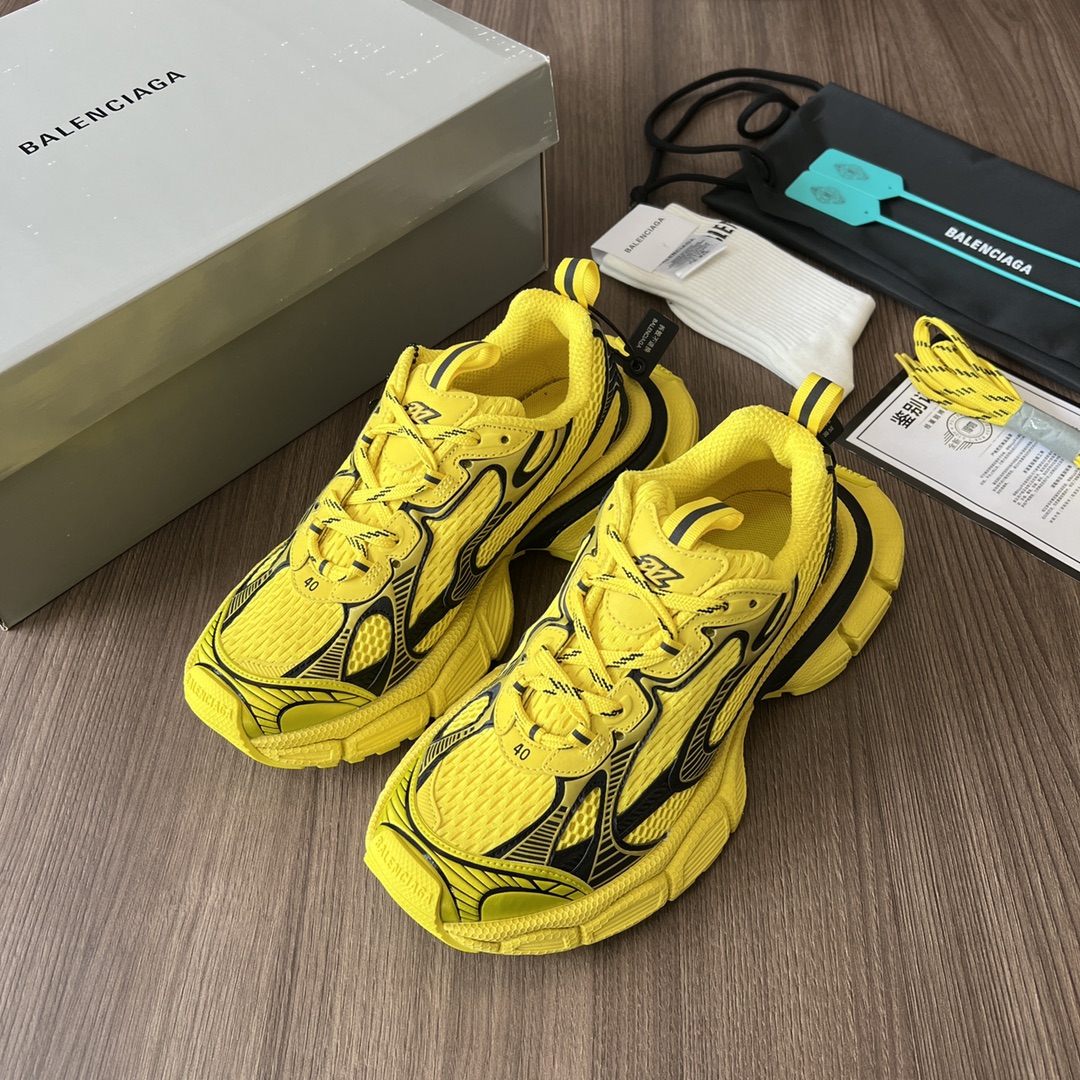Balenciaga Balenciaga Phantom Sneaker 巴黎世家全新十代潮流跑鞋 在延续 Track Trainer 户外轮廓和复杂鞋面结构的同时