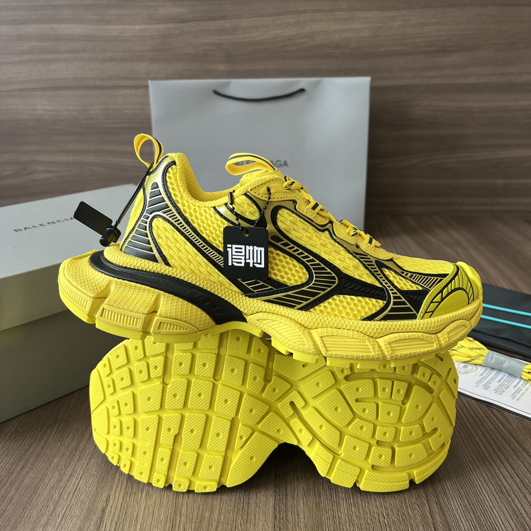 Balenciaga Balenciaga Phantom Sneaker 巴黎世家全新十代潮流跑鞋 在延续 Track Trainer 户外轮廓和复杂鞋面结构的同时