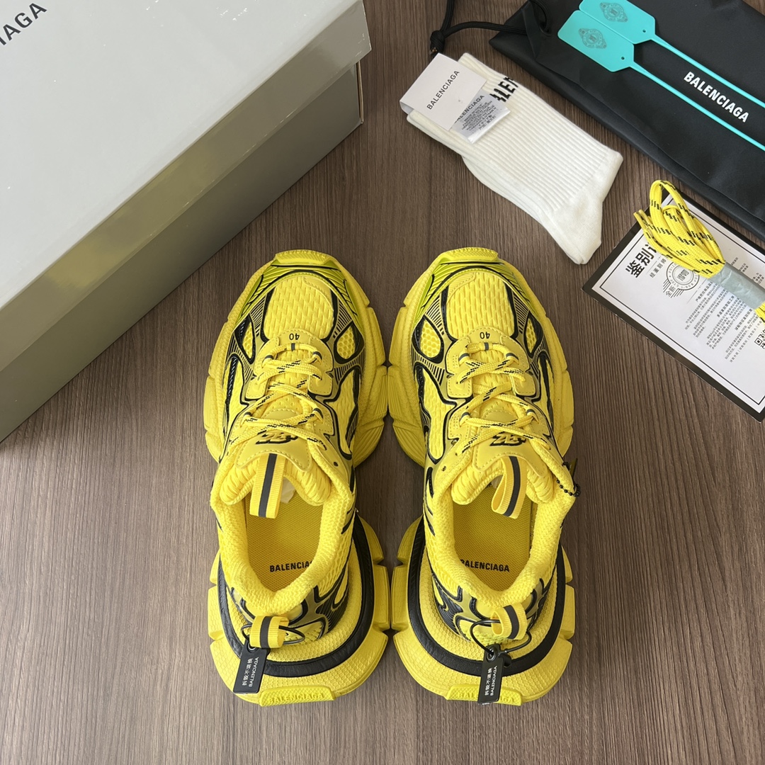 Balenciaga Balenciaga Phantom Sneaker 巴黎世家全新十代潮流跑鞋 在延续 Track Trainer 户外轮廓和复杂鞋面结构的同时
