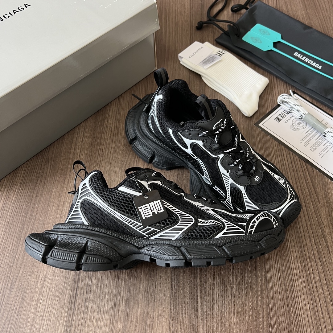 Balenciaga Balenciaga Phantom Sneaker 巴黎世家全新十代潮流跑鞋 在延续 Track Trainer 户外轮廓和复杂鞋面结构的同时