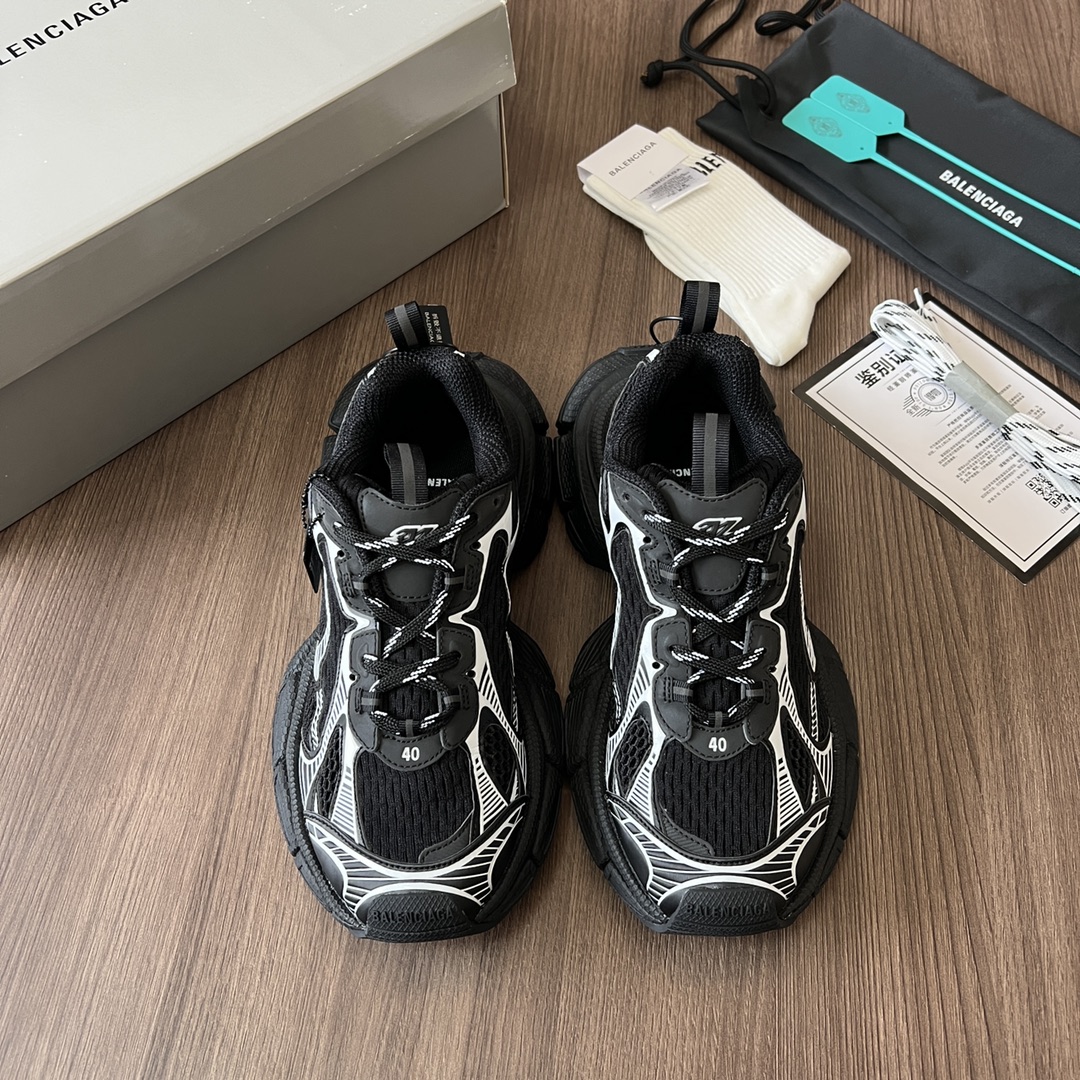 Balenciaga Balenciaga Phantom Sneaker 巴黎世家全新十代潮流跑鞋 在延续 Track Trainer 户外轮廓和复杂鞋面结构的同时