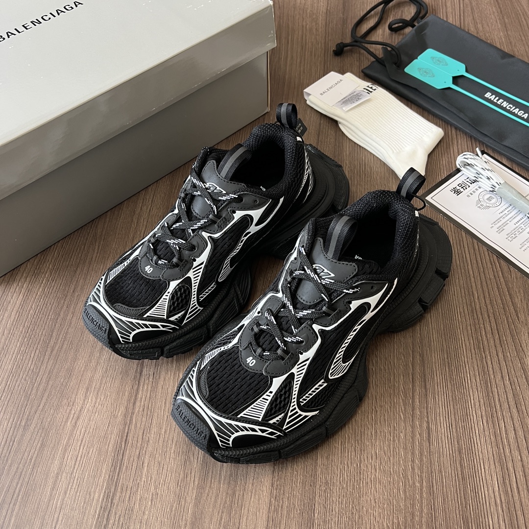 Balenciaga Balenciaga Phantom Sneaker 巴黎世家全新十代潮流跑鞋 在延续 Track Trainer 户外轮廓和复杂鞋面结构的同时
