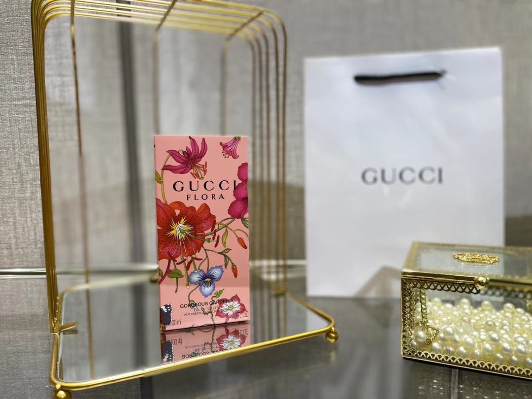Gucci Perfume Black Pink Red White Spring/Summer Collection