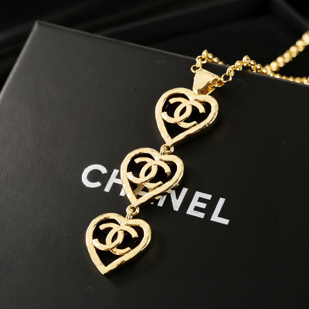 小香Chanel新款爱心项链专柜同步