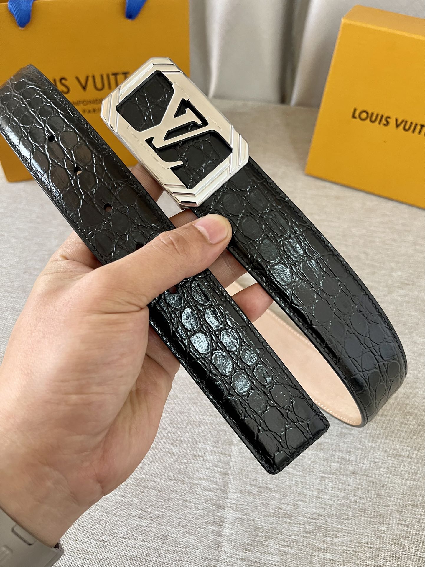 LV原厂进口石头纹牛皮头层面内衬牛皮