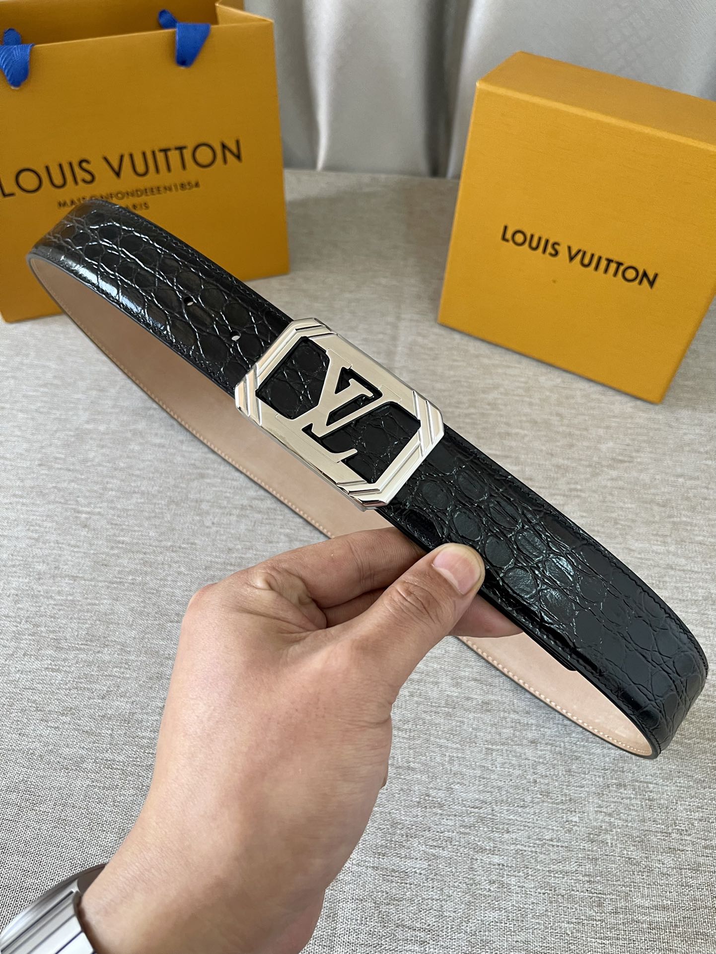 LV原厂进口石头纹牛皮头层面内衬牛皮