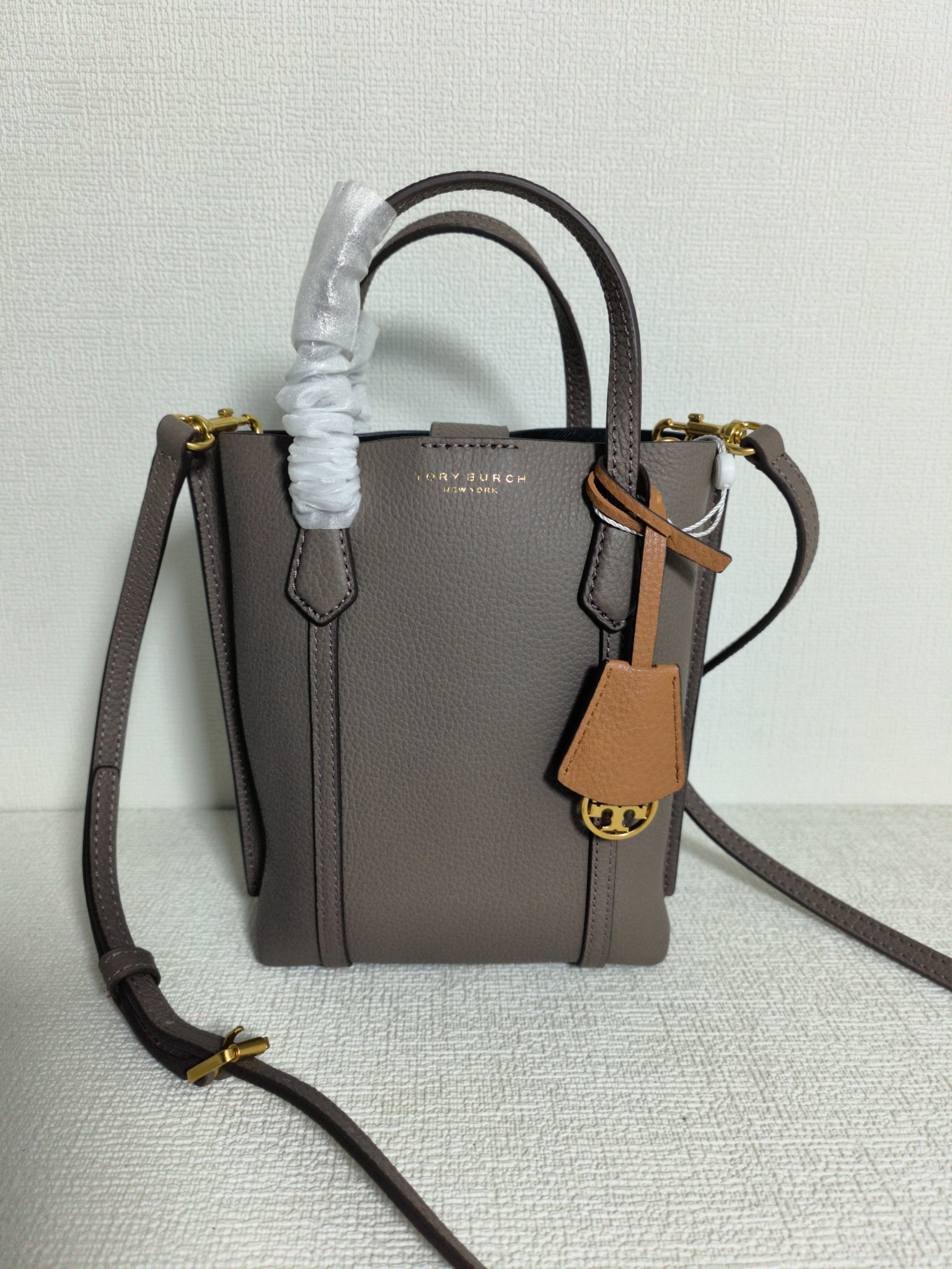 Tory Burch ～616#TB新款迷你购物袋 头层荔枝纹牛皮材质 内里全皮 可手提单肩 LOGO吊坠