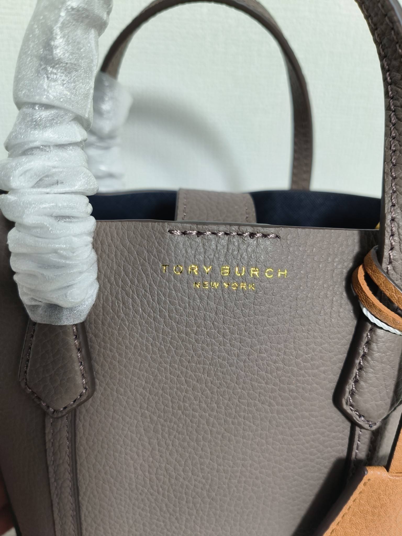 Tory Burch ～616#TB新款迷你购物袋 头层荔枝纹牛皮材质 内里全皮 可手提单肩 LOGO吊坠