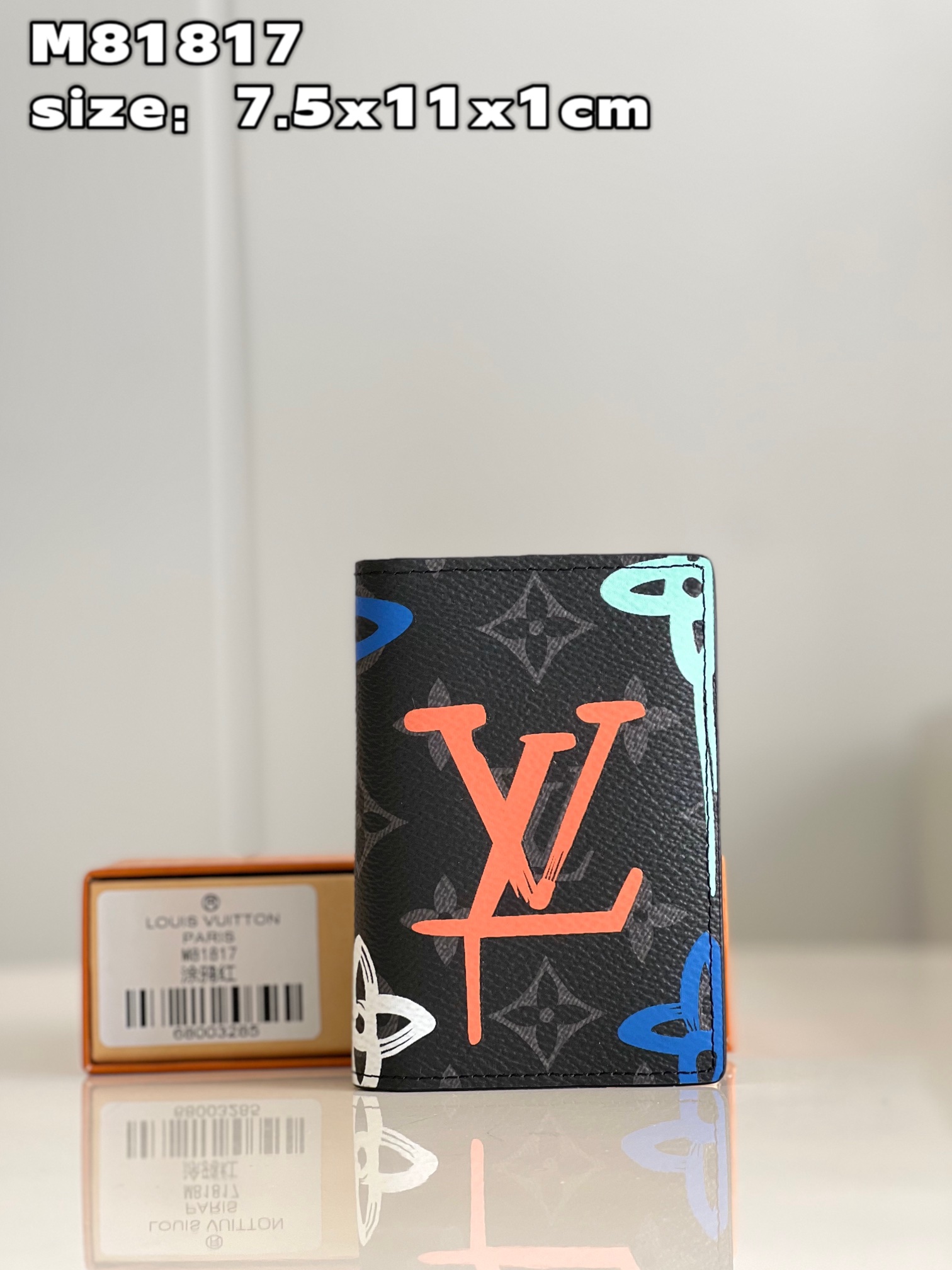 NO:399594,[Exclusive real photo M81817 graffiti red] This pocket wallet is made of Monogram Eclipse canvas, which uses graffiti brushstrokes to inject street fashion into Monogram patterns. The slim configuration is equipped with card mezzanine, inner bag and outer patch pocket, making it a creative choice for Monogram enthusiasts. Size7.5 x 11.1 x 1 cm (length x height x width) Z.,LV [original leather],louis vuitton19860909【独家实拍 M81817涂鸦红】本款口袋钱夹取材 Monogram Eclipse 帆布,以涂鸦笔触为 Monogram 图案注入街头潮流.纤薄构型设有卡片夹层、内袋和外贴袋,成就馈赠 Monogram 爱好者的创意之选.size7.5 x 11.1 x 1 厘米(长度 x 高 x 宽) Z.,LV【原厂皮】,louis vuitton,Bag