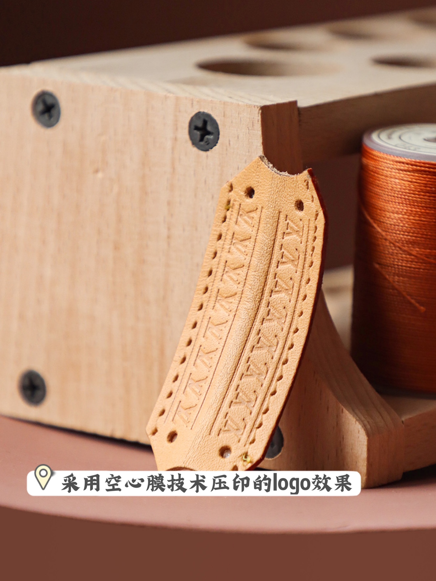𝐒𝐈𝐃𝐄 𝐓𝐑𝐔𝐍𝐊 M46358#免检版
【𝐒𝐏免检版 压印𝐥𝐨𝐠𝐨对比】
采用空心膜技术 达到𝟗𝟗.𝟗𝟗%以上的效果，
每一处的细节 决定灵魂的关键！