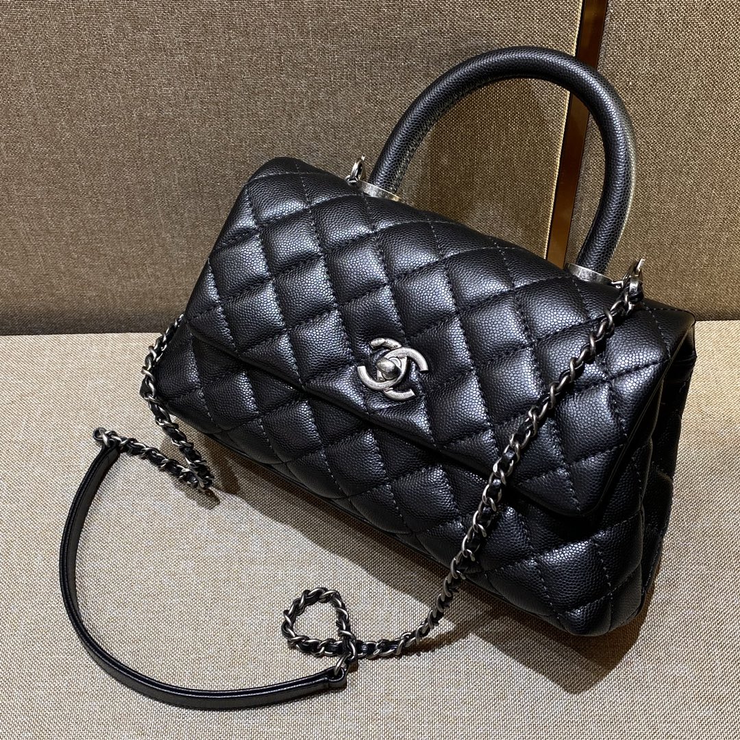 샤넬 코코핸들 24cm 블랙 은장 캐비어 소가죽 가방 32853