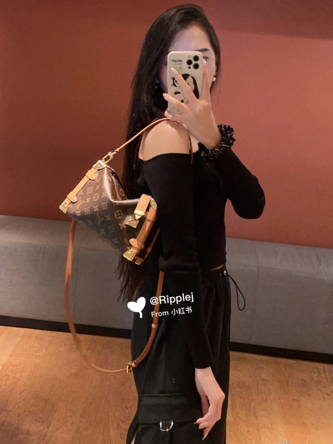 又美又飒又能装
𝟑𝟔𝟎度无死角的颜值！

