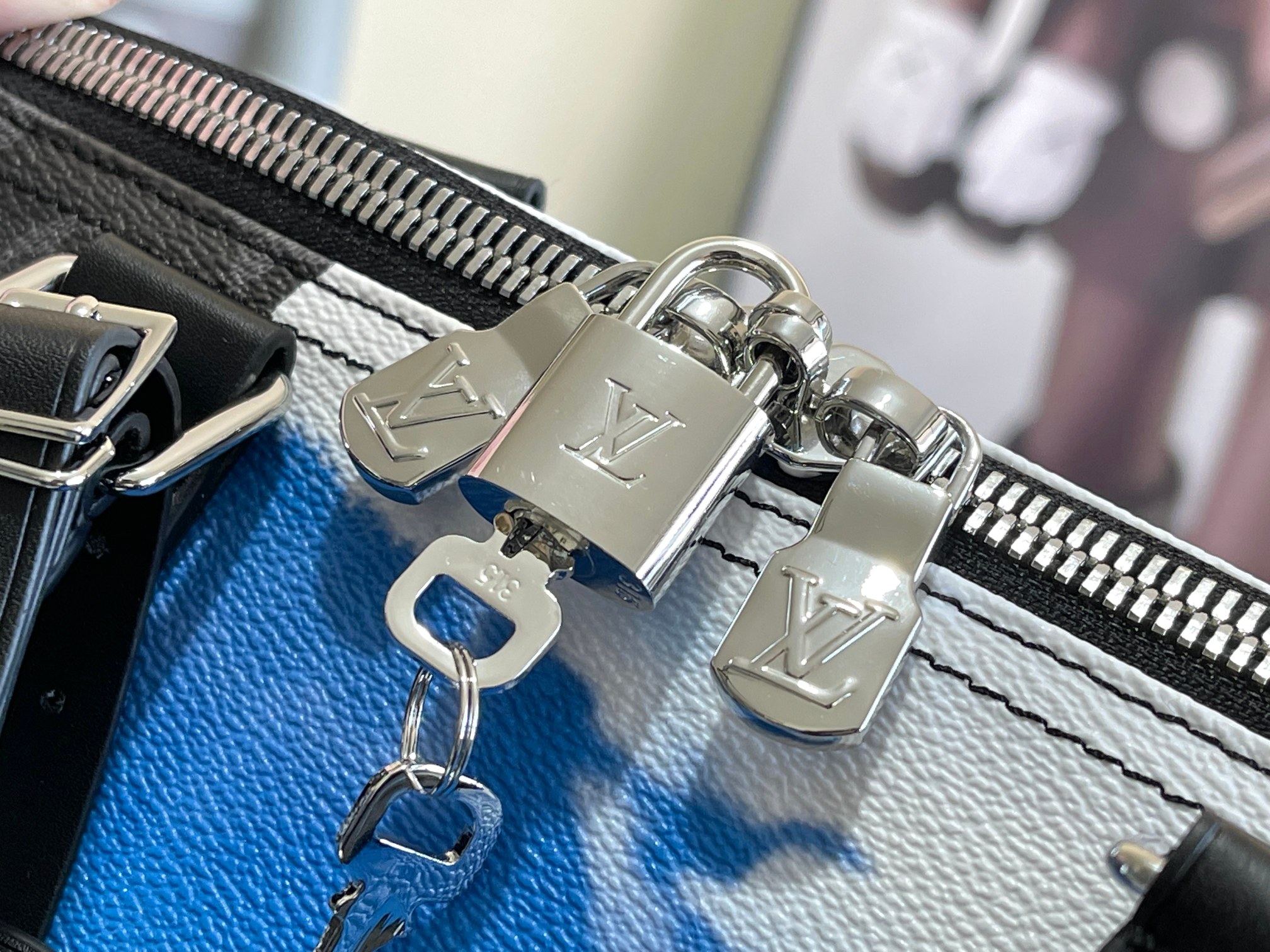 顶级原单 46356 路易威登经典 Keepall 45尺寸旅行袋款号46356 浸染宛如朝阳的粉彩色调,活力迎接 2022 春季 7