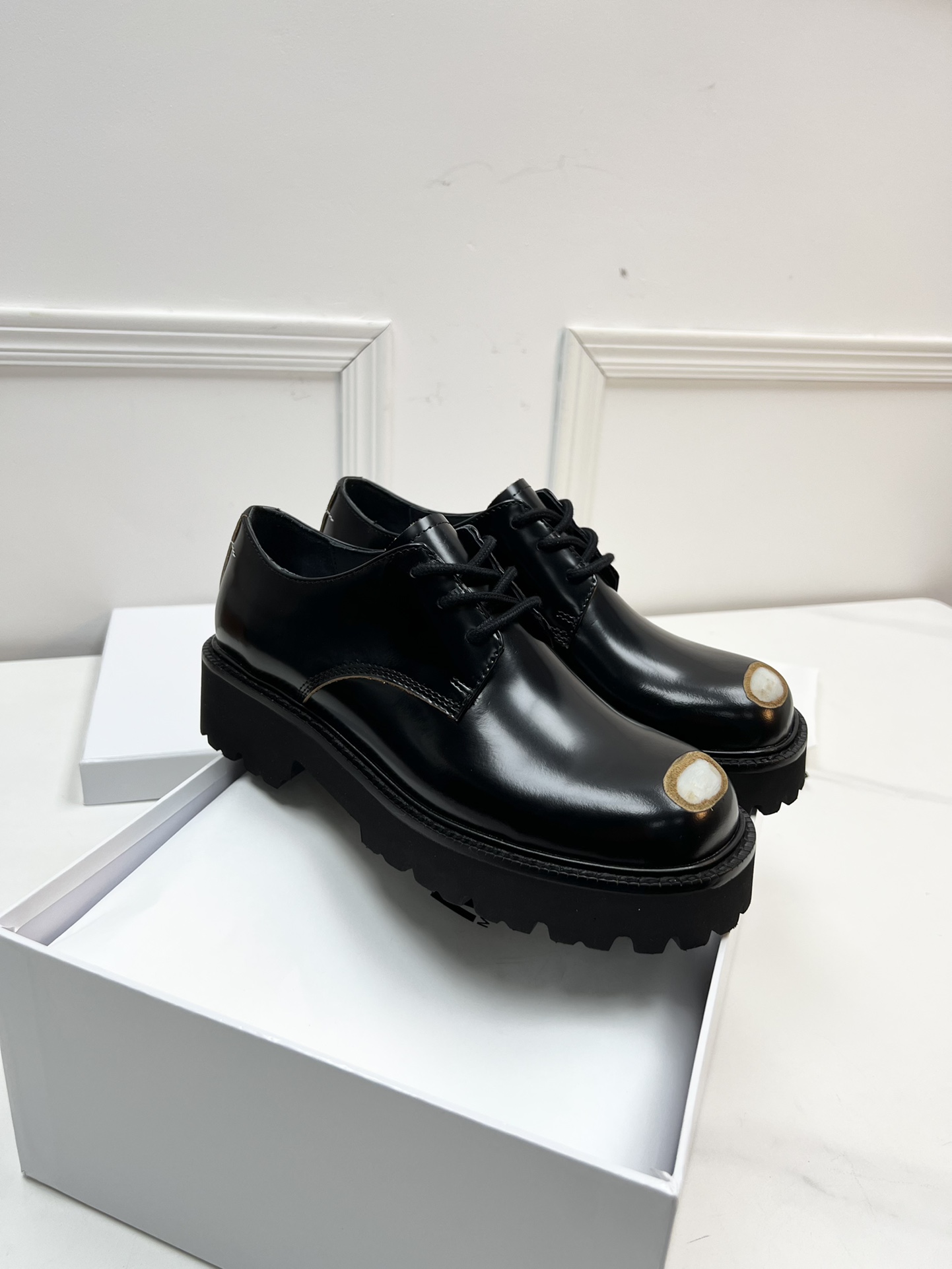 Margiela Original P750MMM6 Lovers Derby Shoes: Stylish, Versatile, and Lightweight - 图片 5