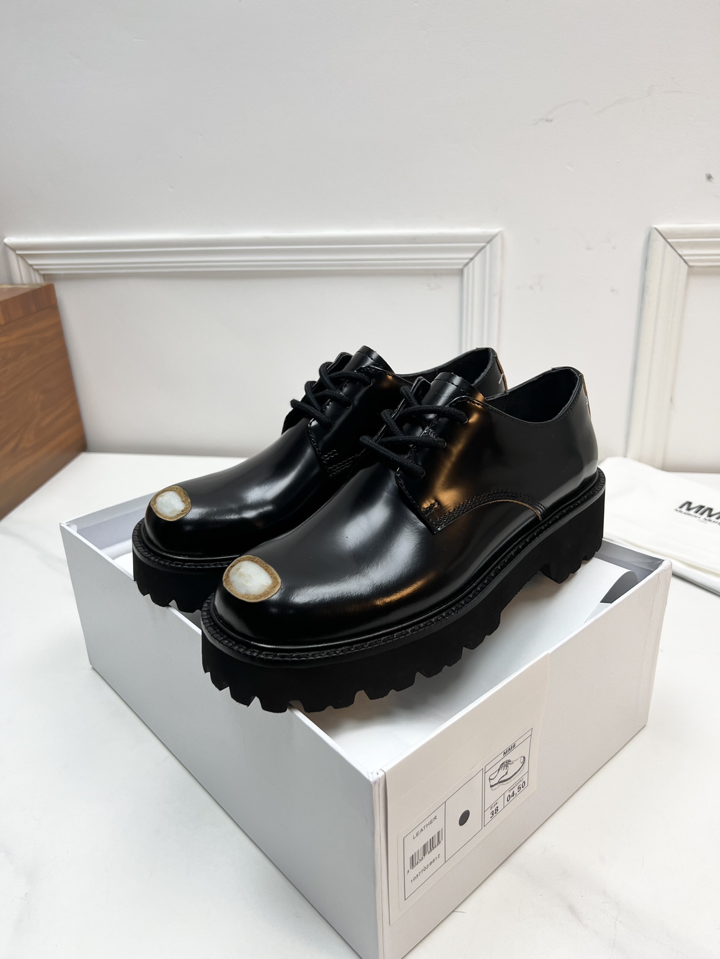 Margiela Original P750MMM6 Lovers Derby Shoes: Stylish, Versatile, and Lightweight - 图片 4