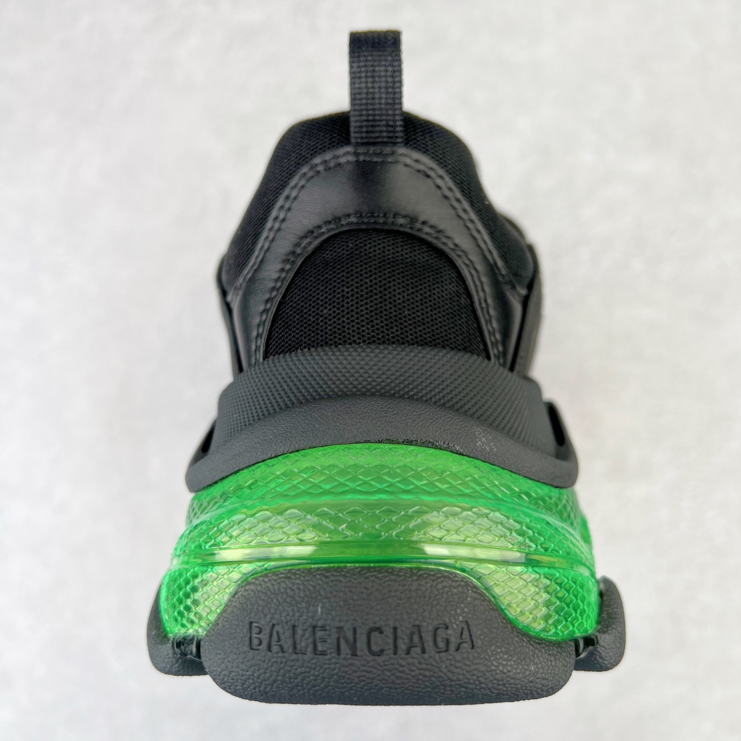 图片[8]-💰400 ＃VG零售版 BALENCIAGA Triple S Clear Sole Sneaker 巴黎世家复古透明气垫运动鞋 黑色做旧 全套原纸板楦头开发 最原汁原味的灵魂版型 全鞋荧光划线卡点 胶水把控整洁度追求极致完美 每一双都是工艺品 多重QC质检 超越公司货的品控标准 实实在在的免检产品 原盒原配 正确字体电绣 粗细、位置、大小正确 侧边TPU 透气孔匹配意产原版 正确气垫分离大底 TPU软底 原版一致大底LOGO 立体感十足 原厂皮料水洗做旧 采购原厂网纱 小牛皮 小羊皮和网眼 复杂的三层外底 采用Clear Sole技术将TPU注入鞋底内部可产生气泡 以提供更多舒适感 更轻的鞋子和减震效果 脚趾边缘绣有尺寸 侧面绣有徽标 背面压印徽标 舌头上的Triple S橡胶品牌 2个鞋带环 包括1个功能环 运动系带系统 带12个织物孔眼 双色鞋带让人想起远足靴的鞋带 后部拉环和舌头拉环 水洗效果 打造老旧外观 正常尺码 Size：35 36 37 38 39 40 41 42 43 44 45 46 编码：by4936070-运动鞋