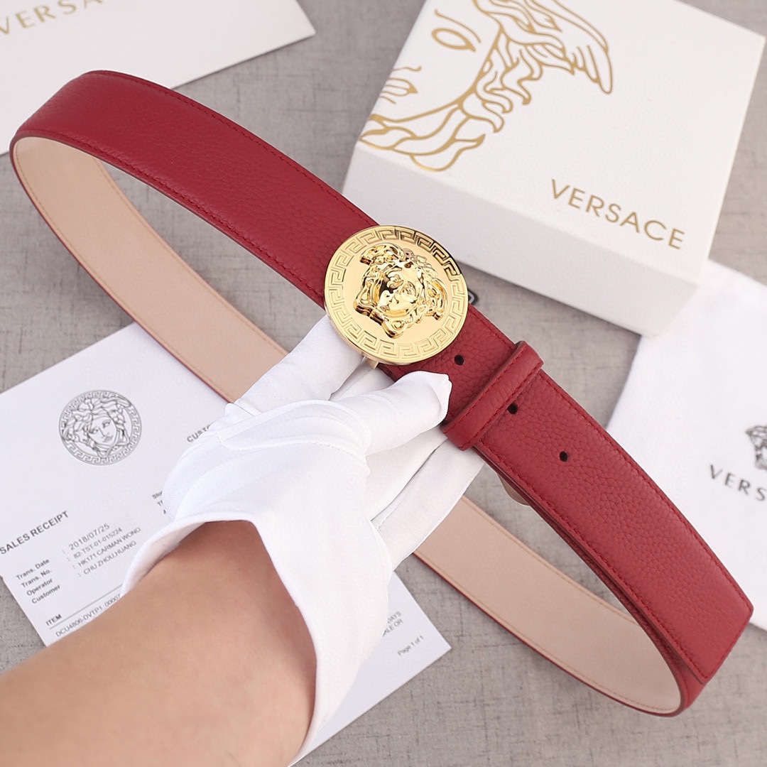 P180.00 宽度4.0cm (范思哲) 此款腰带饰有标志性的Versace美杜莎头像扣,彰显品牌格调。是一款精美的衣橱必备单品。