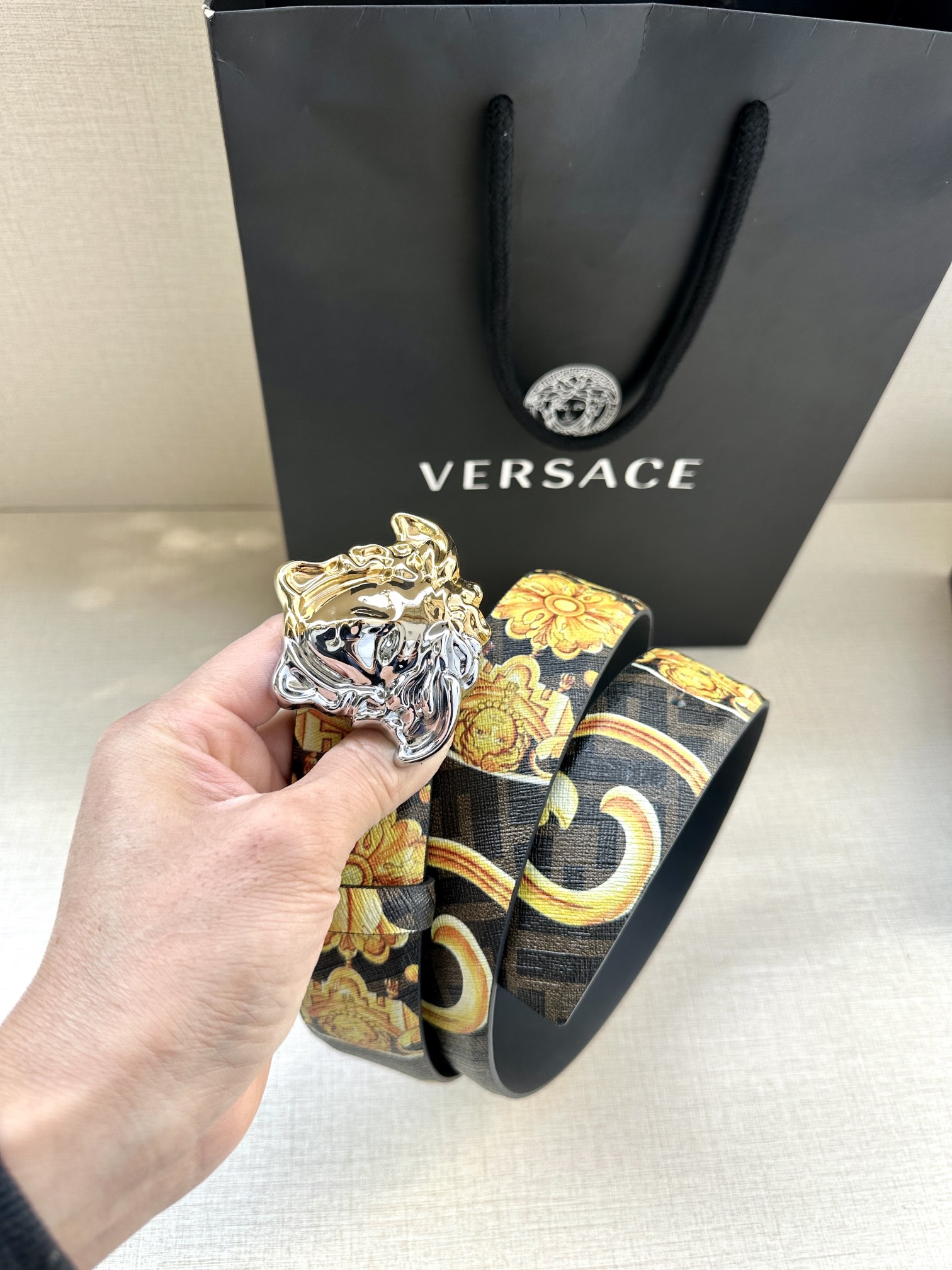 宽度3.8cmVERSACE/FENDI标志造型宽皮带联名钉扣式美人头扣范思哲原版进3D打印花绘印有浮雕