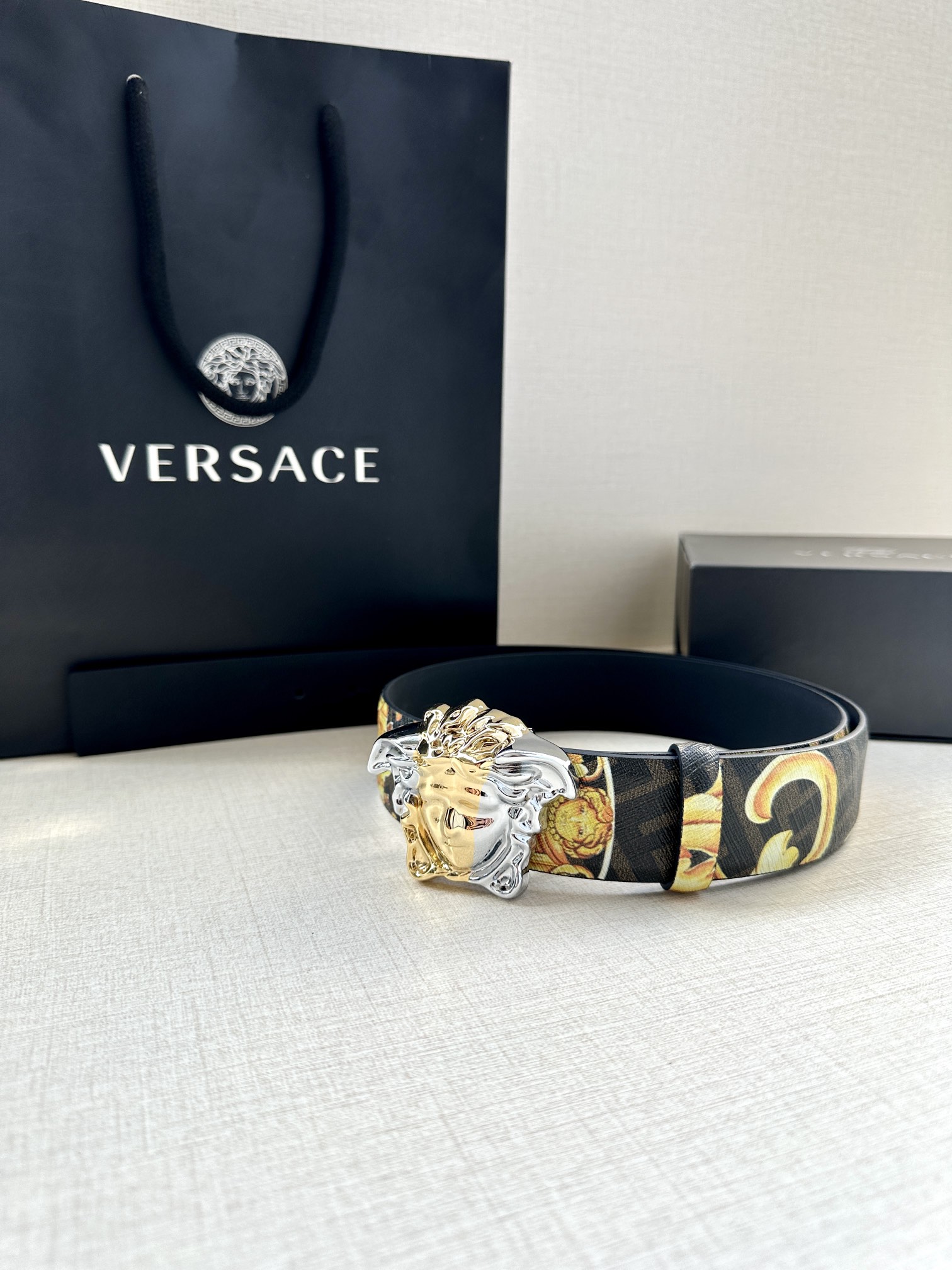 宽度3.8cmVERSACE/FENDI标志造型宽皮带联名钉扣式美人头扣范思哲原版进3D打印花绘印有浮雕