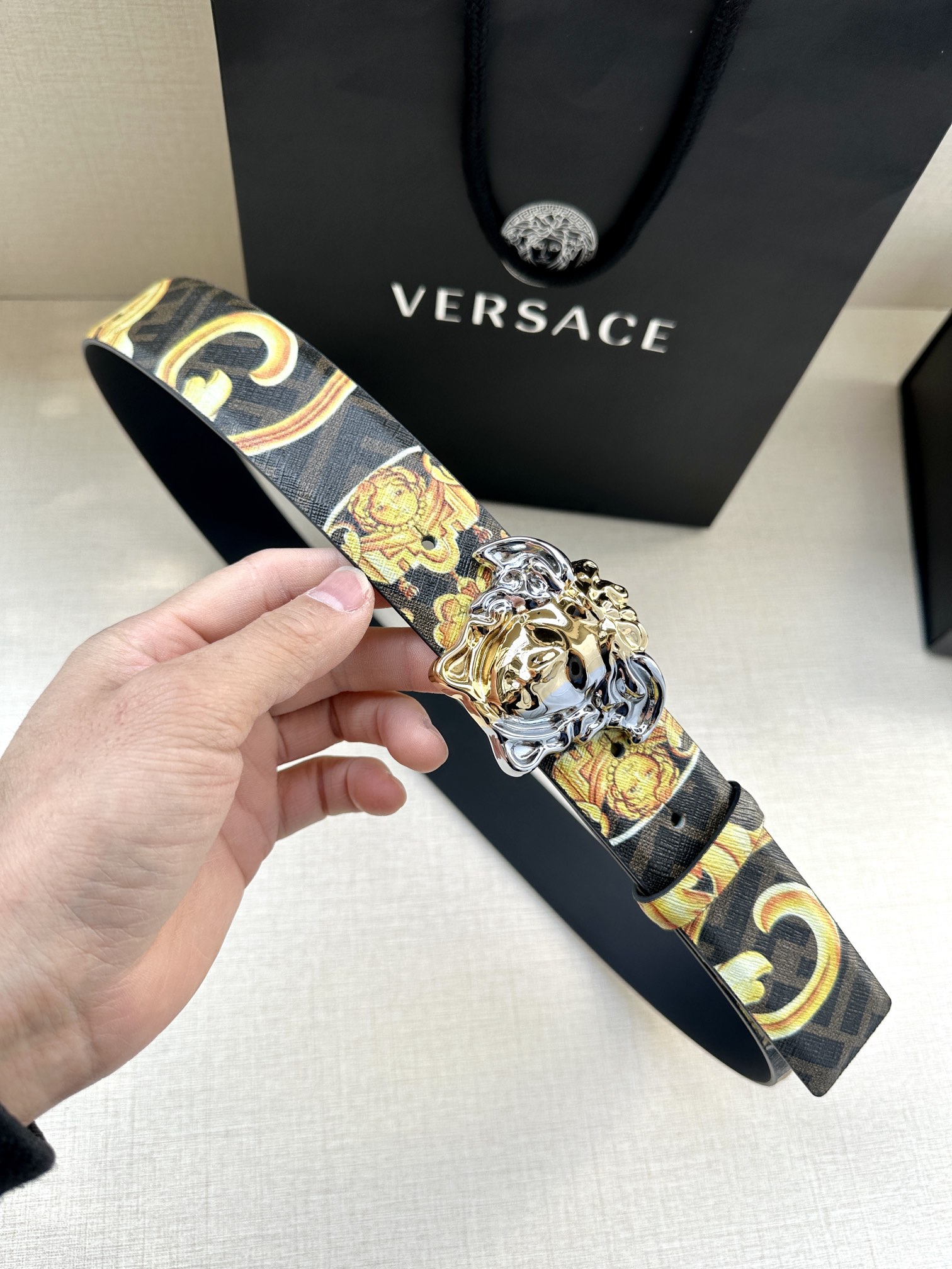 宽度3.8cmVERSACE/FENDI标志造型宽皮带联名钉扣式美人头扣范思哲原版进3D打印花绘印有浮雕