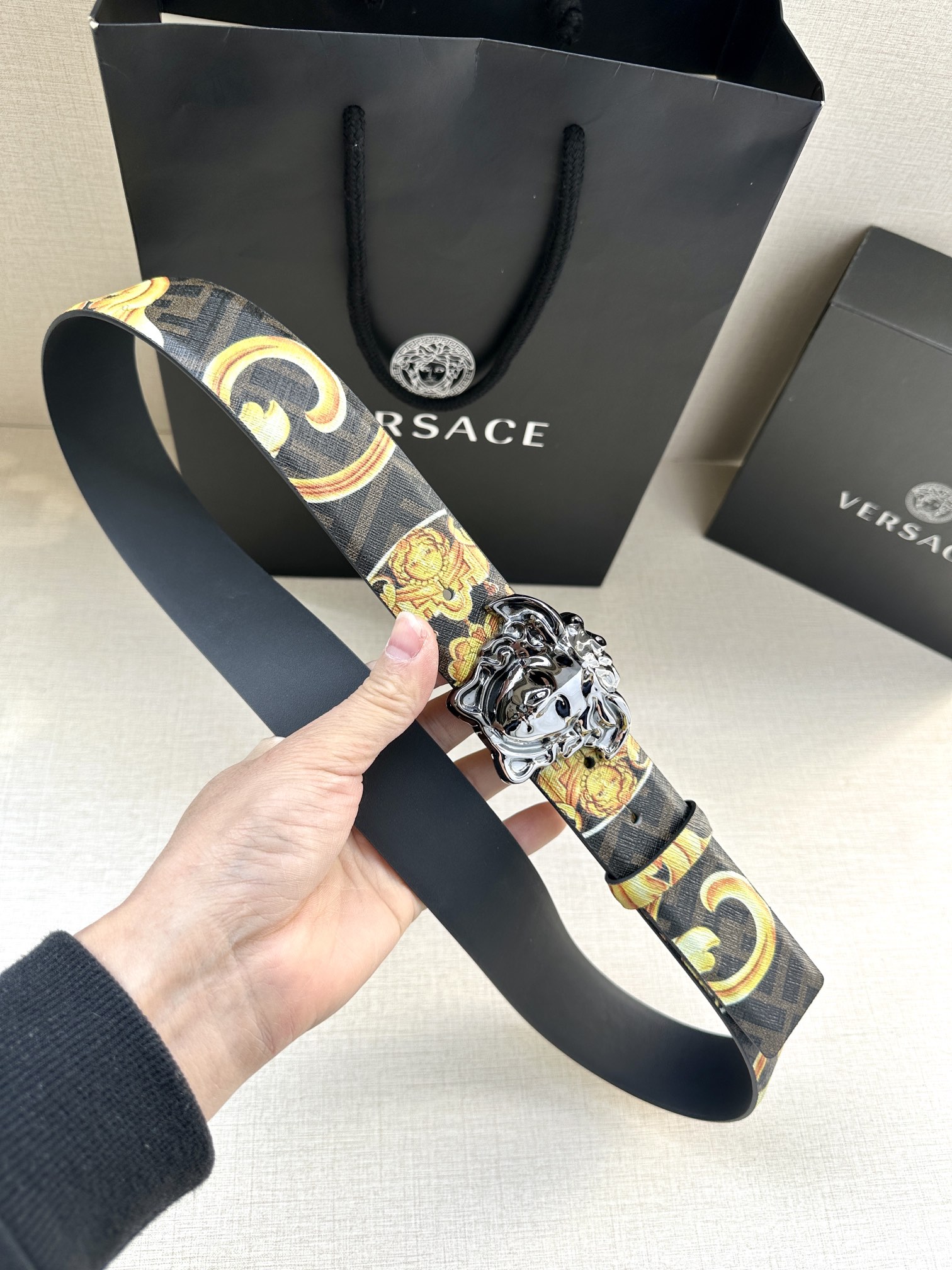 宽度3.8cmVERSACE/FENDI标志造型宽皮带联名钉扣式美人头扣范思哲原版进3D打印花绘印有浮雕