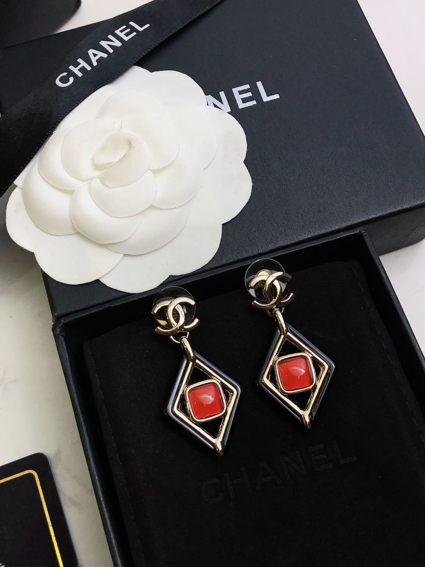 ❤️❤️❤️💝💝💝【Chanel香奈儿】新款耳钉 小香耳环亚克力 市面最高版本！专柜1:1款式开模 专柜