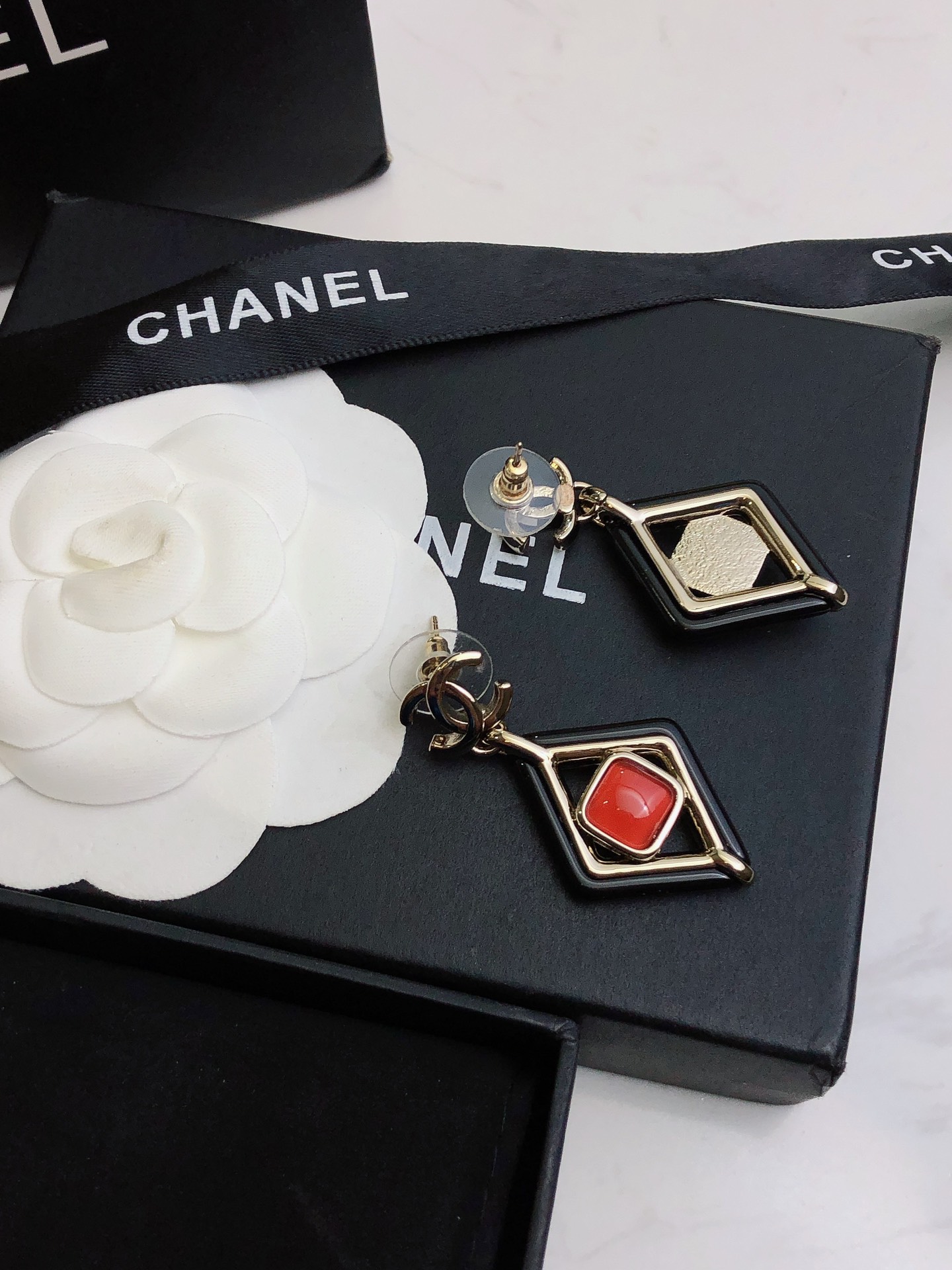 ❤️❤️❤️💝💝💝【Chanel香奈儿】新款耳钉 小香耳环亚克力 市面最高版本！专柜1:1款式开模 专柜