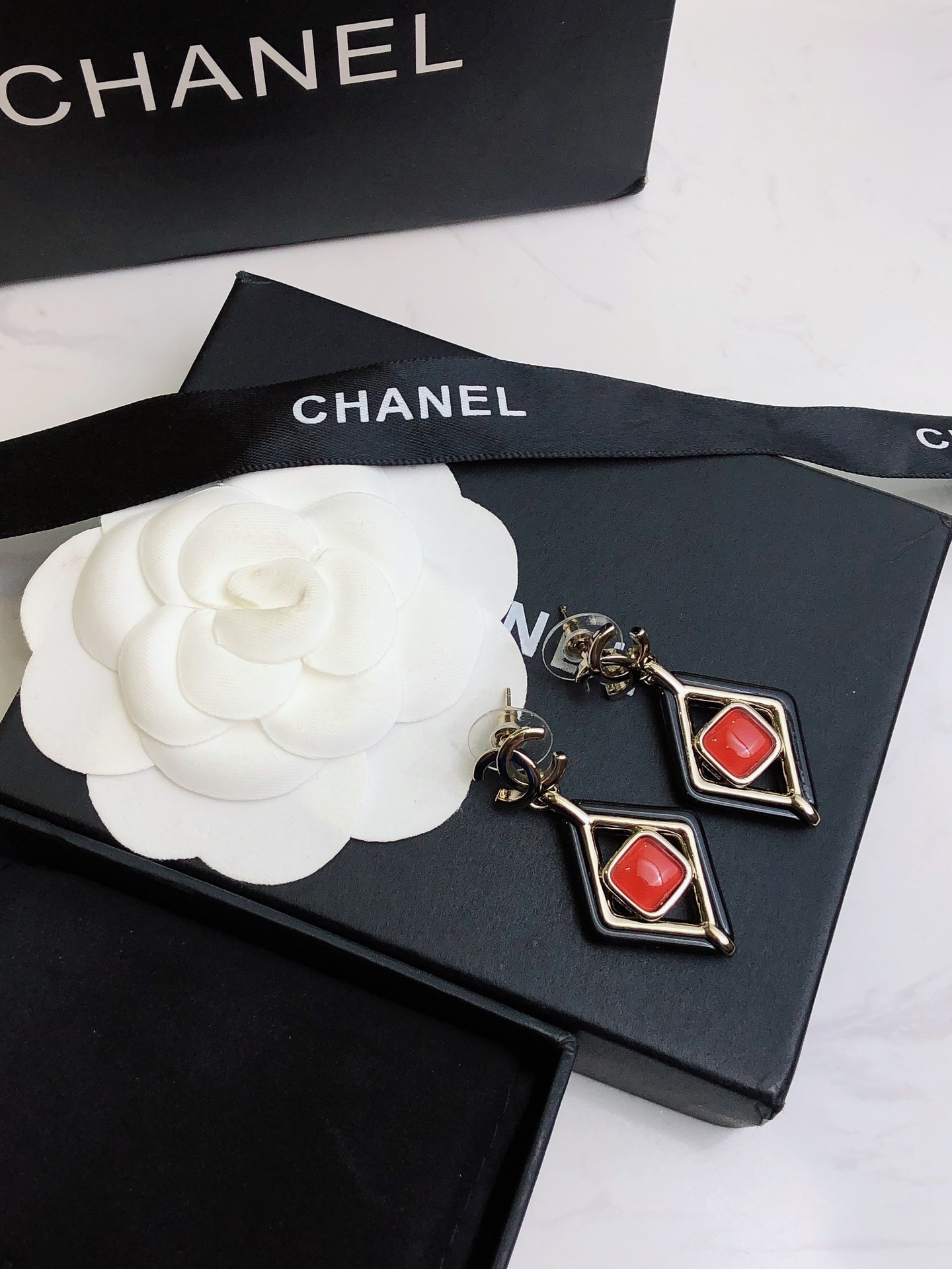 ❤️❤️❤️💝💝💝【Chanel香奈儿】新款耳钉 小香耳环亚克力 市面最高版本！专柜1:1款式开模 专柜