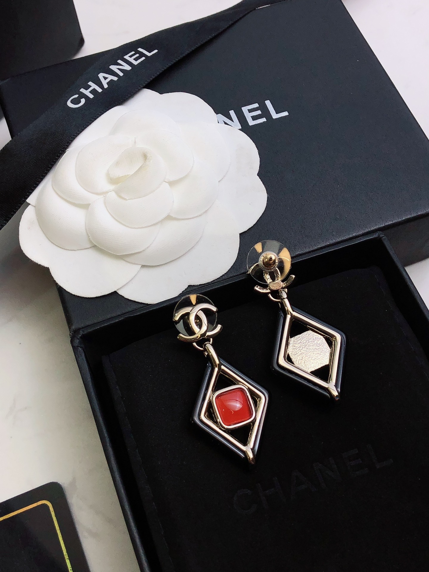 ❤️❤️❤️💝💝💝【Chanel香奈儿】新款耳钉 小香耳环亚克力 市面最高版本！专柜1:1款式开模 专柜