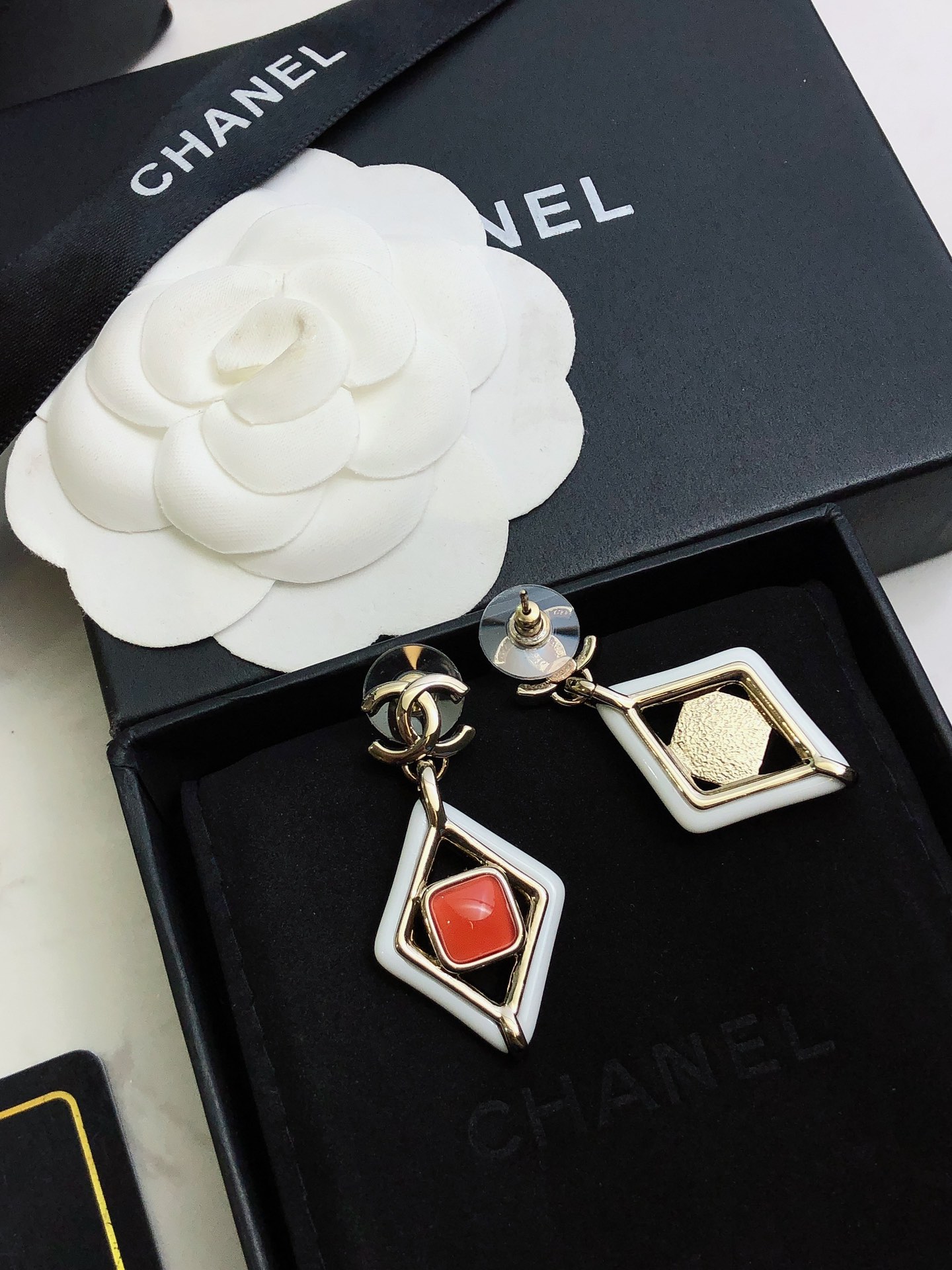 ❤️❤️❤️💝💝💝【Chanel香奈儿】新款耳钉 小香耳环亚克力 市面最高版本！专柜1:1款式开模 专柜