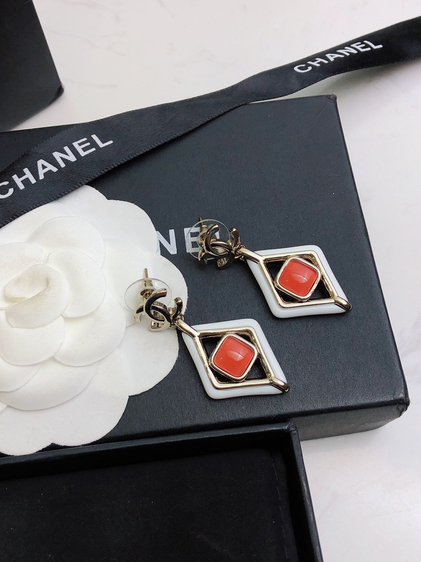 ❤️❤️❤️💝💝💝【Chanel香奈儿】新款耳钉 小香耳环亚克力 市面最高版本！专柜1:1款式开模 专柜
